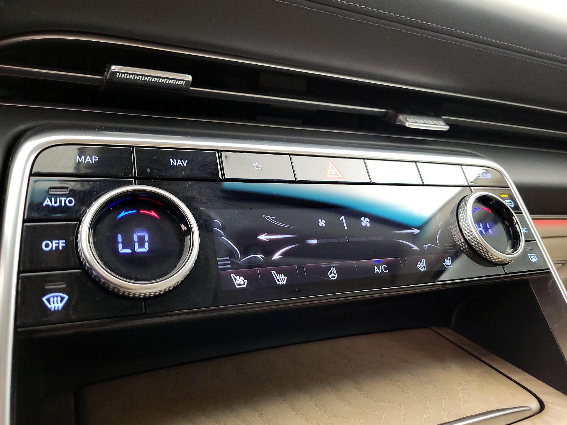 Thumbnail: 2021 Genesis GV80 - 17