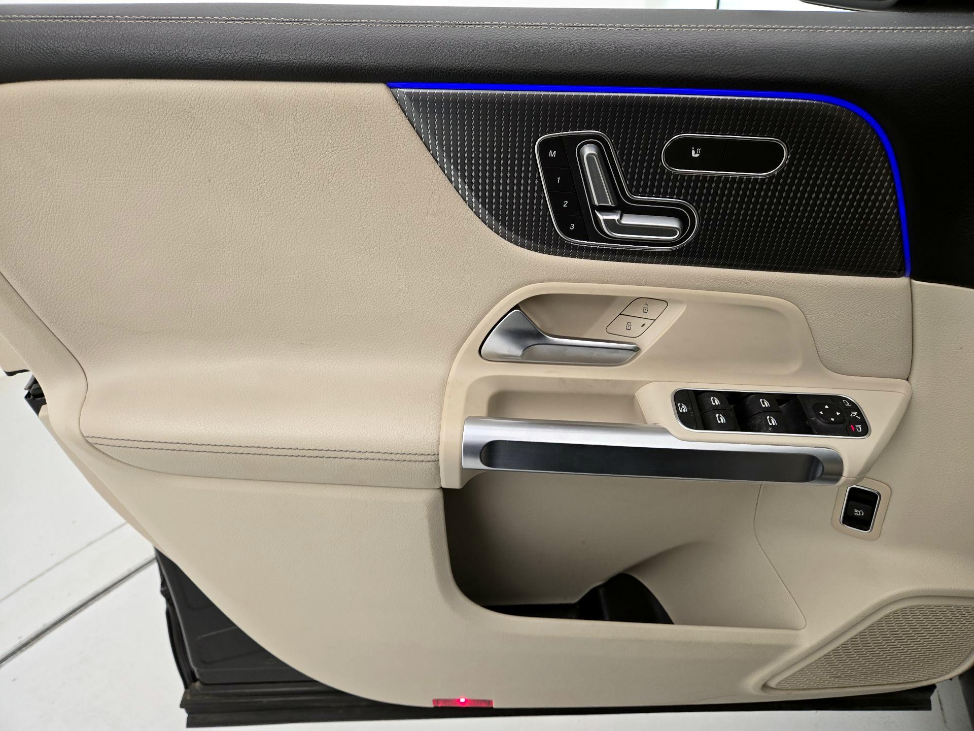 Thumbnail: 2020 Mercedes-Benz GLB - 12