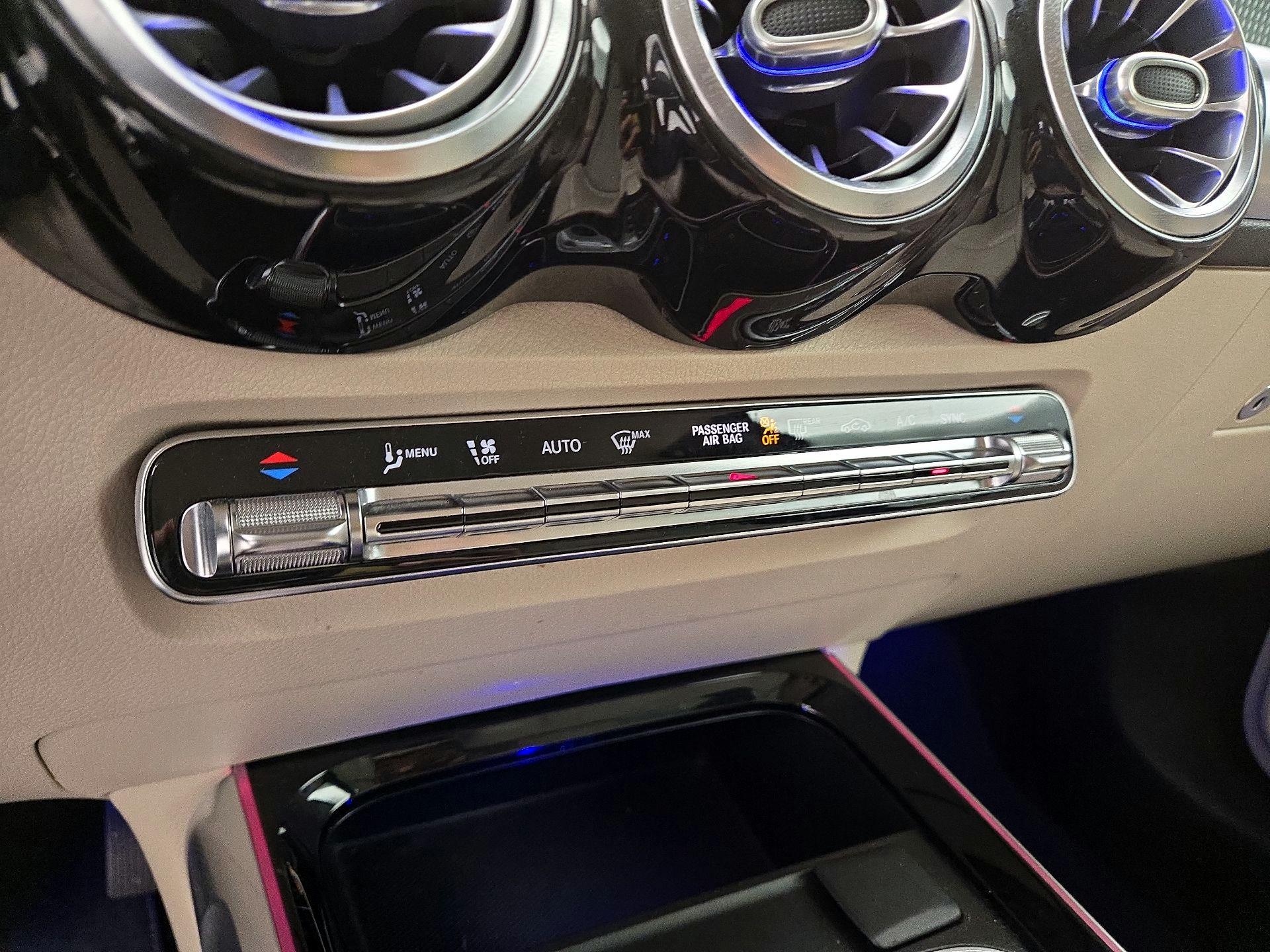 Thumbnail: 2020 Mercedes-Benz GLB - 16