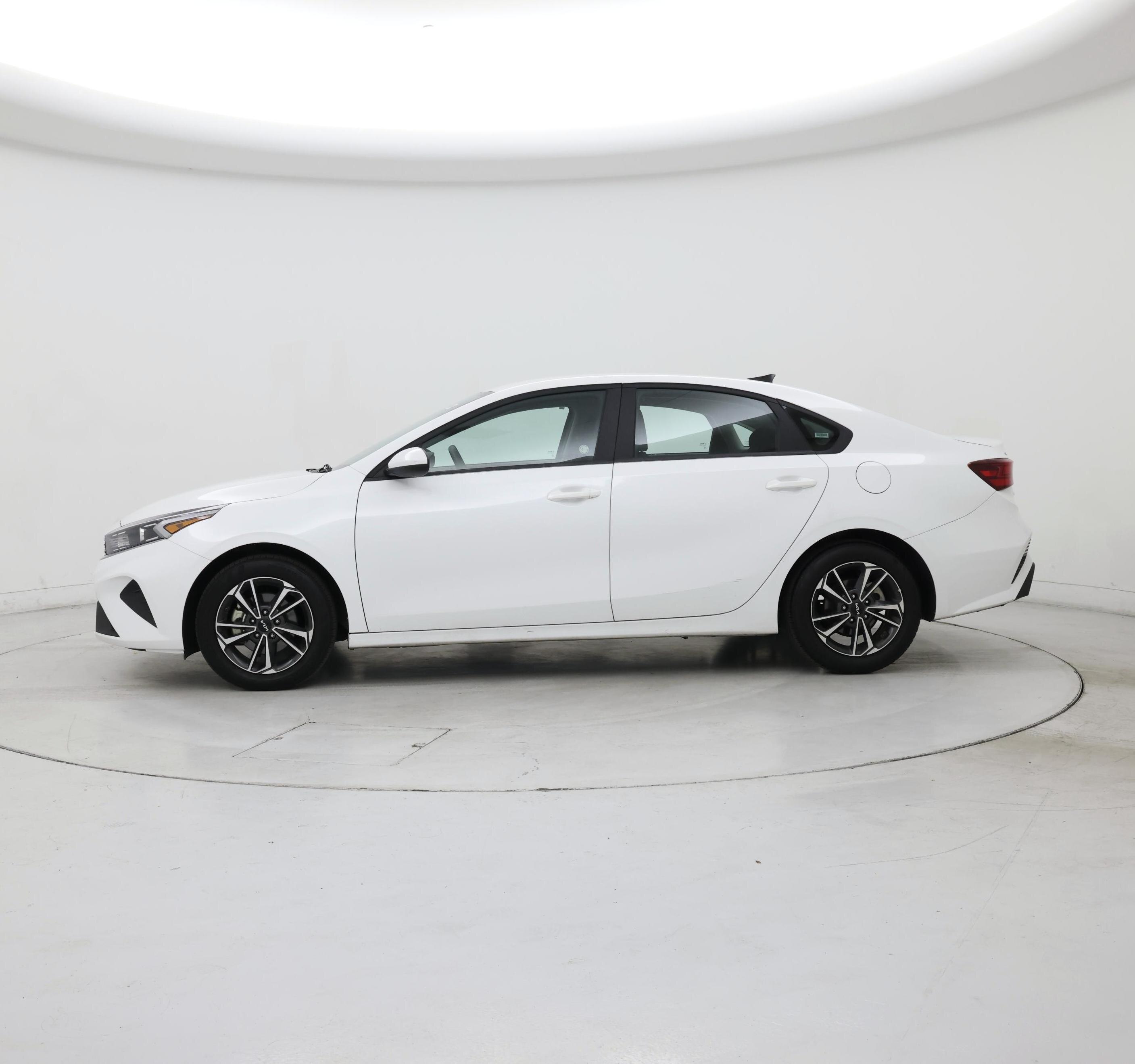 Thumbnail: 2024 Kia Forte - 3