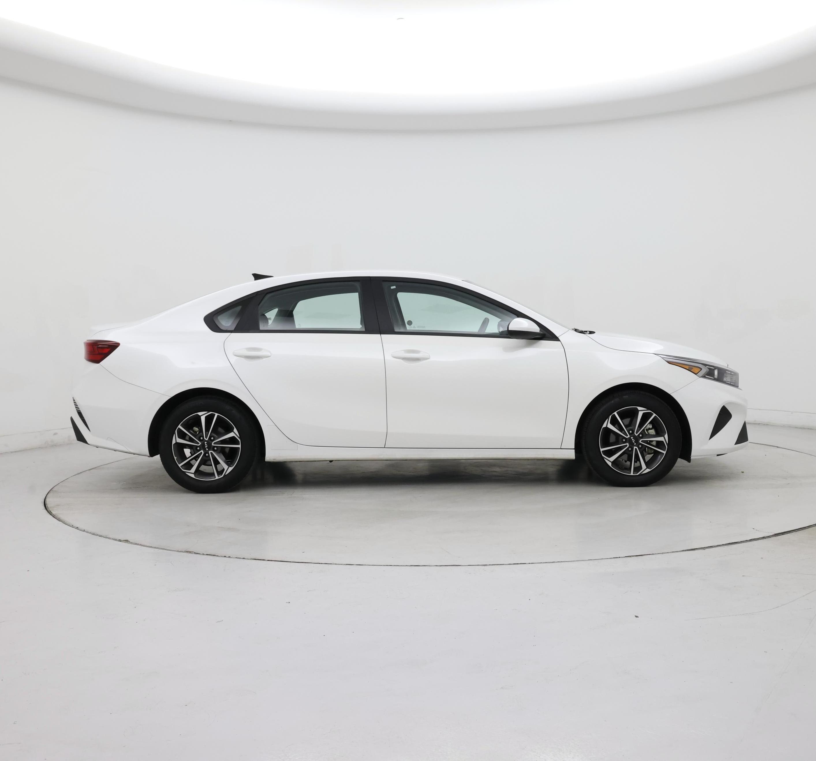 Thumbnail: 2024 Kia Forte - 7