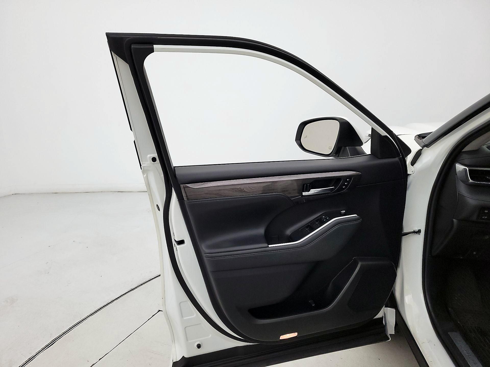 Thumbnail: 2021 Toyota Highlander - 12