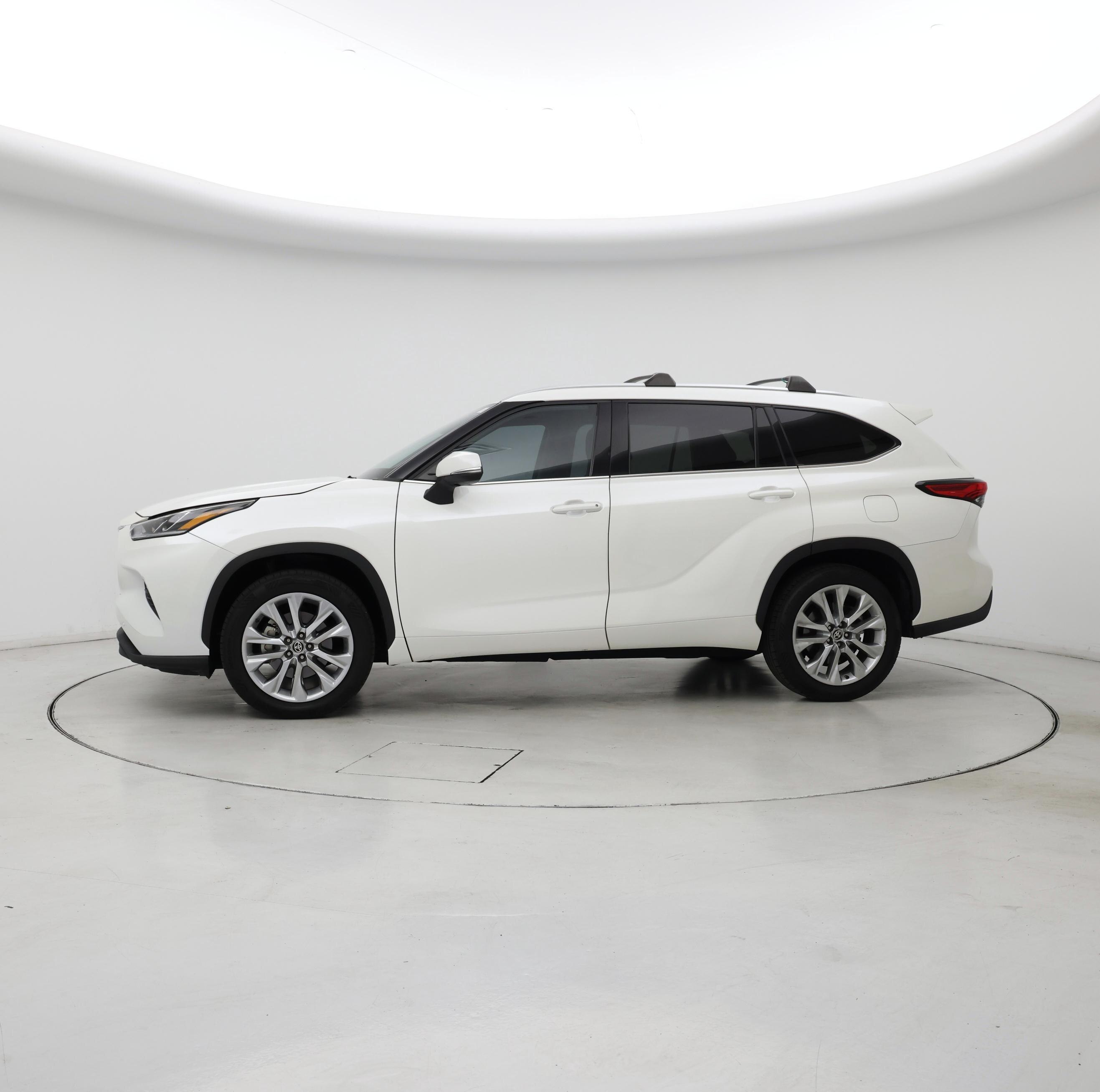 Thumbnail: 2021 Toyota Highlander - 3