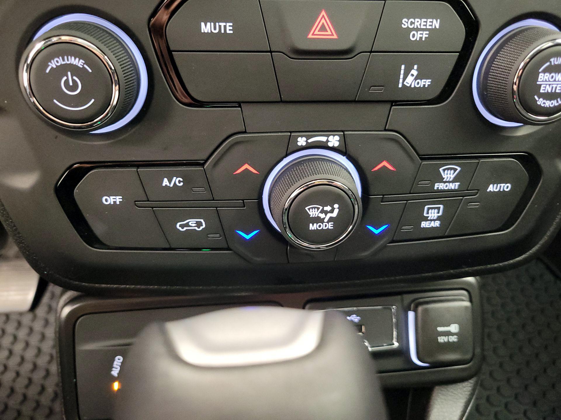 Thumbnail: 2023 Jeep Renegade - 17