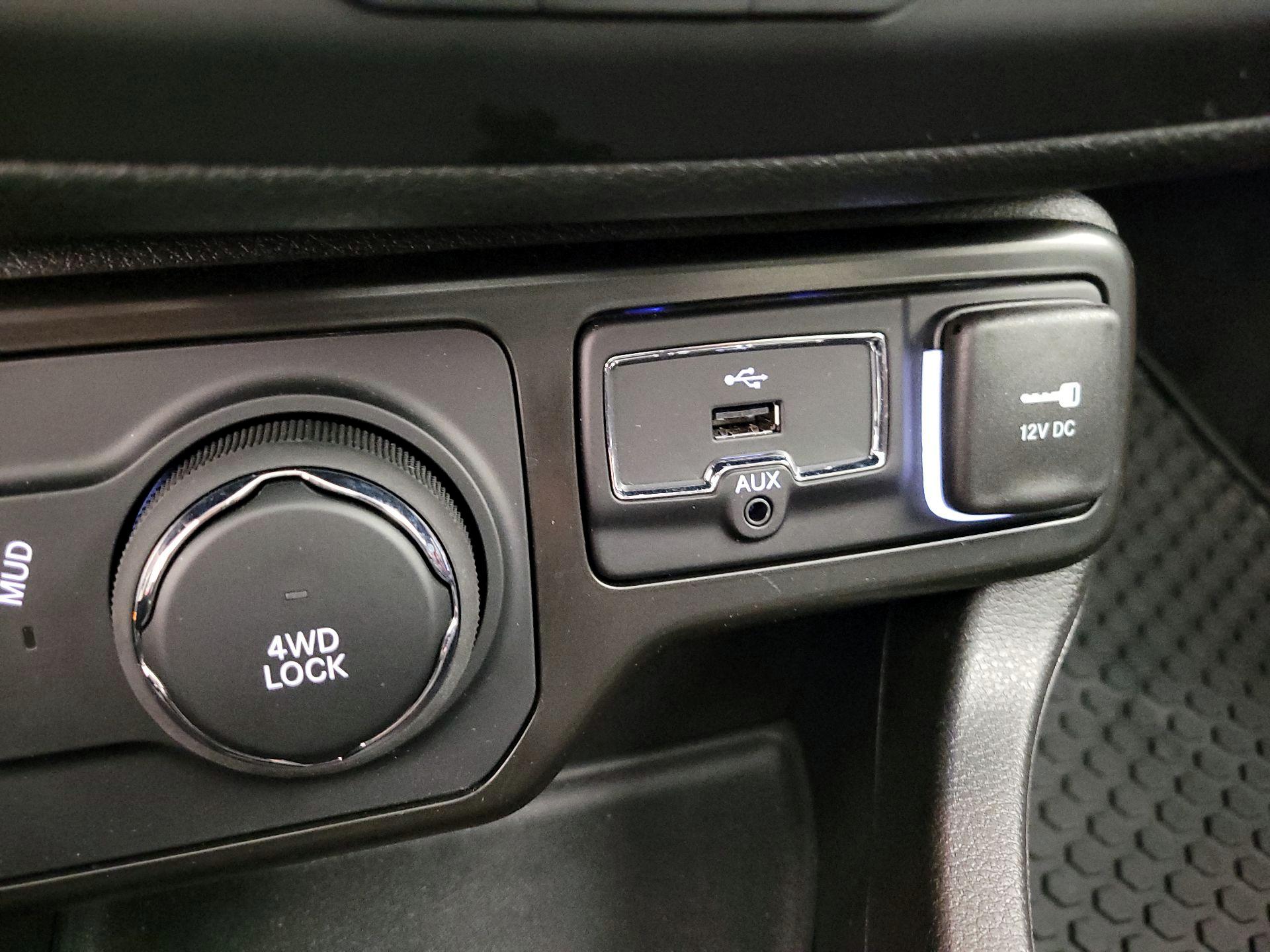 Thumbnail: 2023 Jeep Renegade - 19