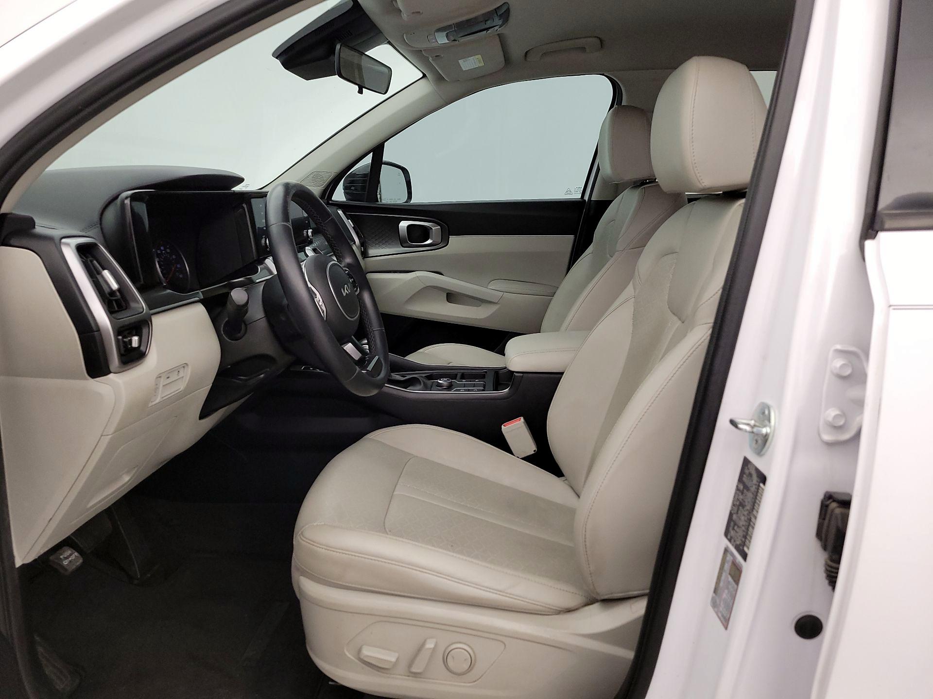 Thumbnail: 2023 Kia Sorento - 11