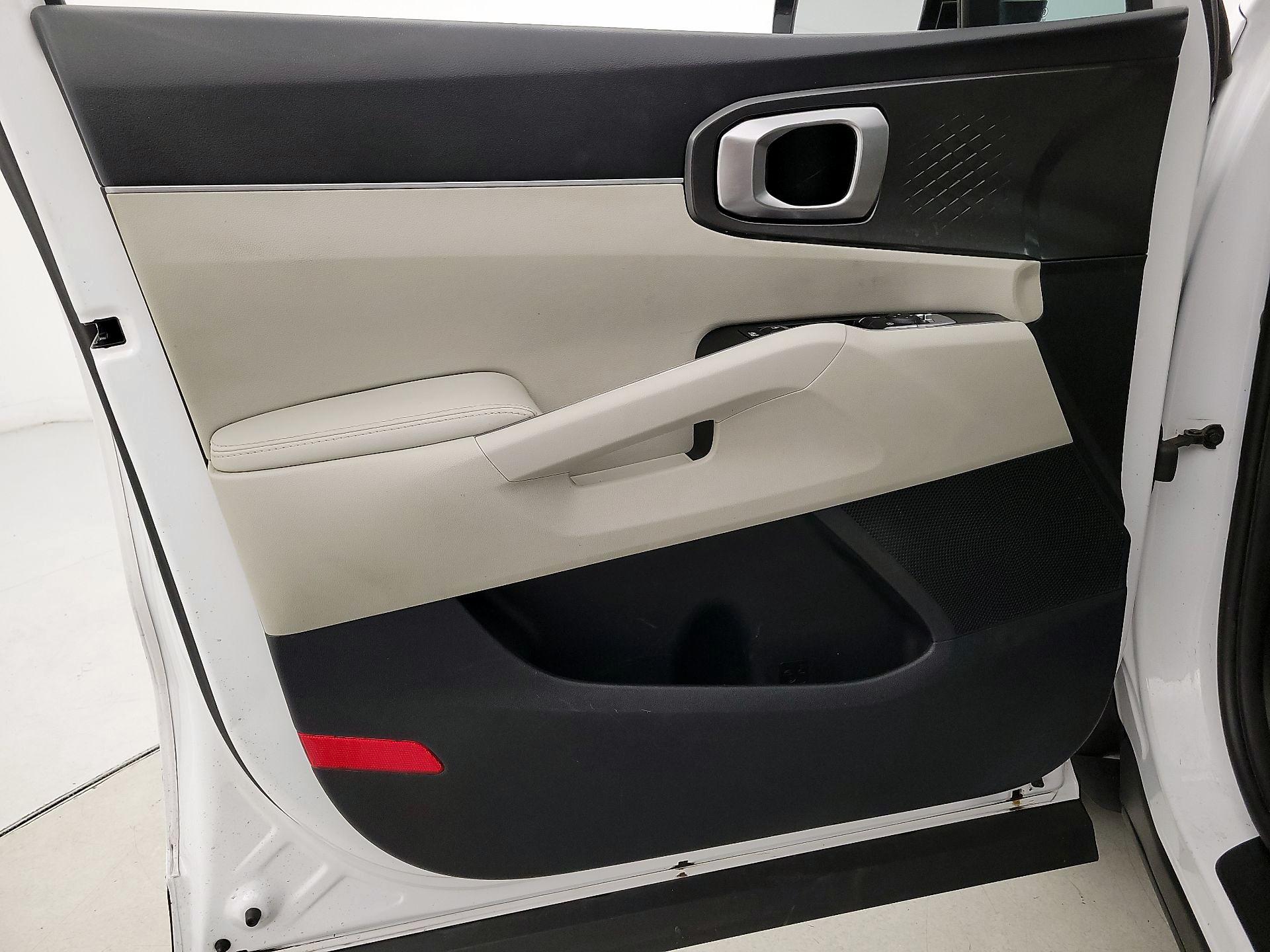 Thumbnail: 2023 Kia Sorento - 12