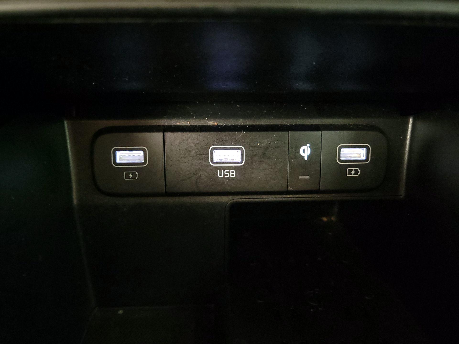 Thumbnail: 2023 Kia Sorento - 19