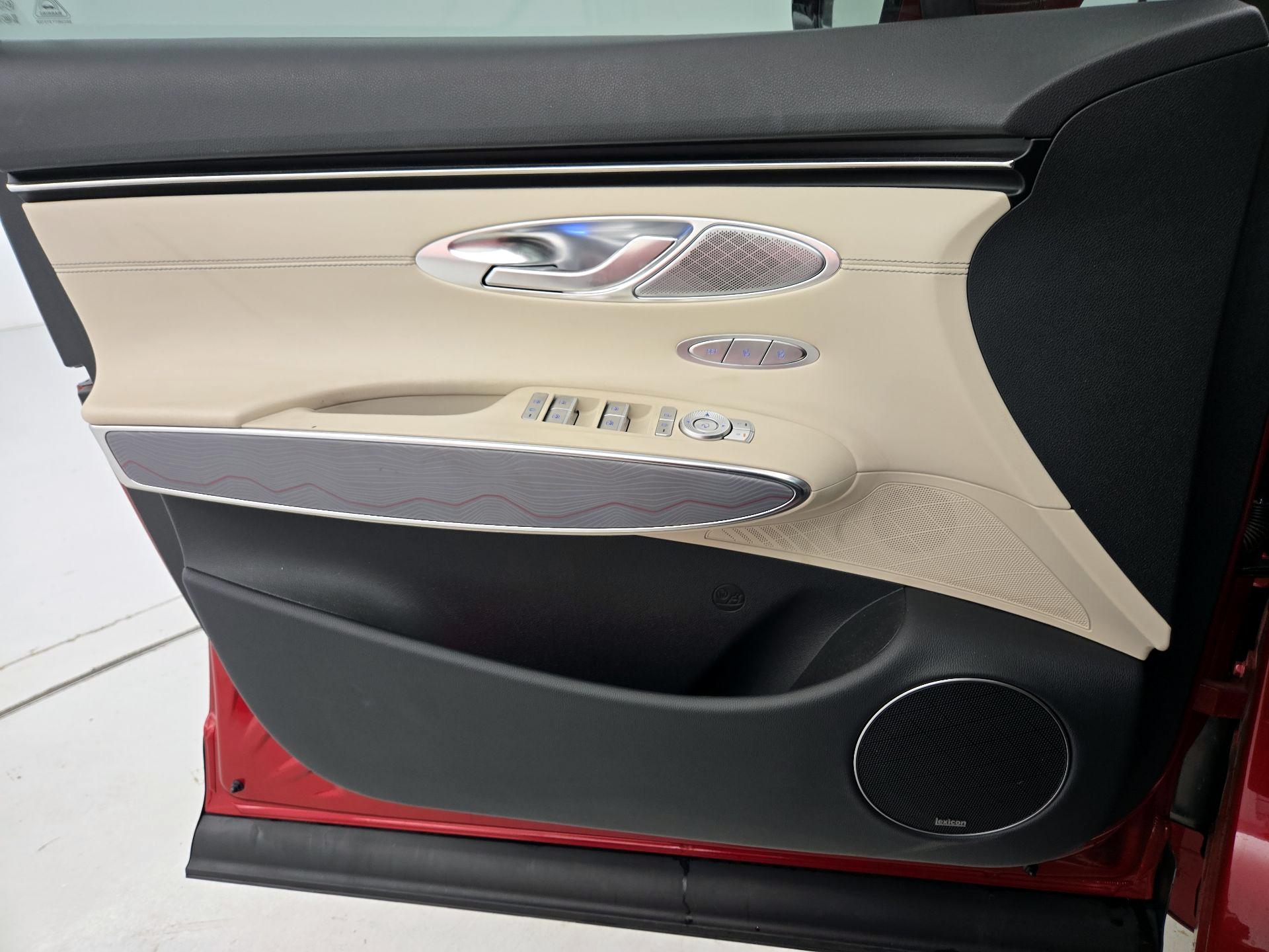 Thumbnail: 2023 Genesis GV70 - 12