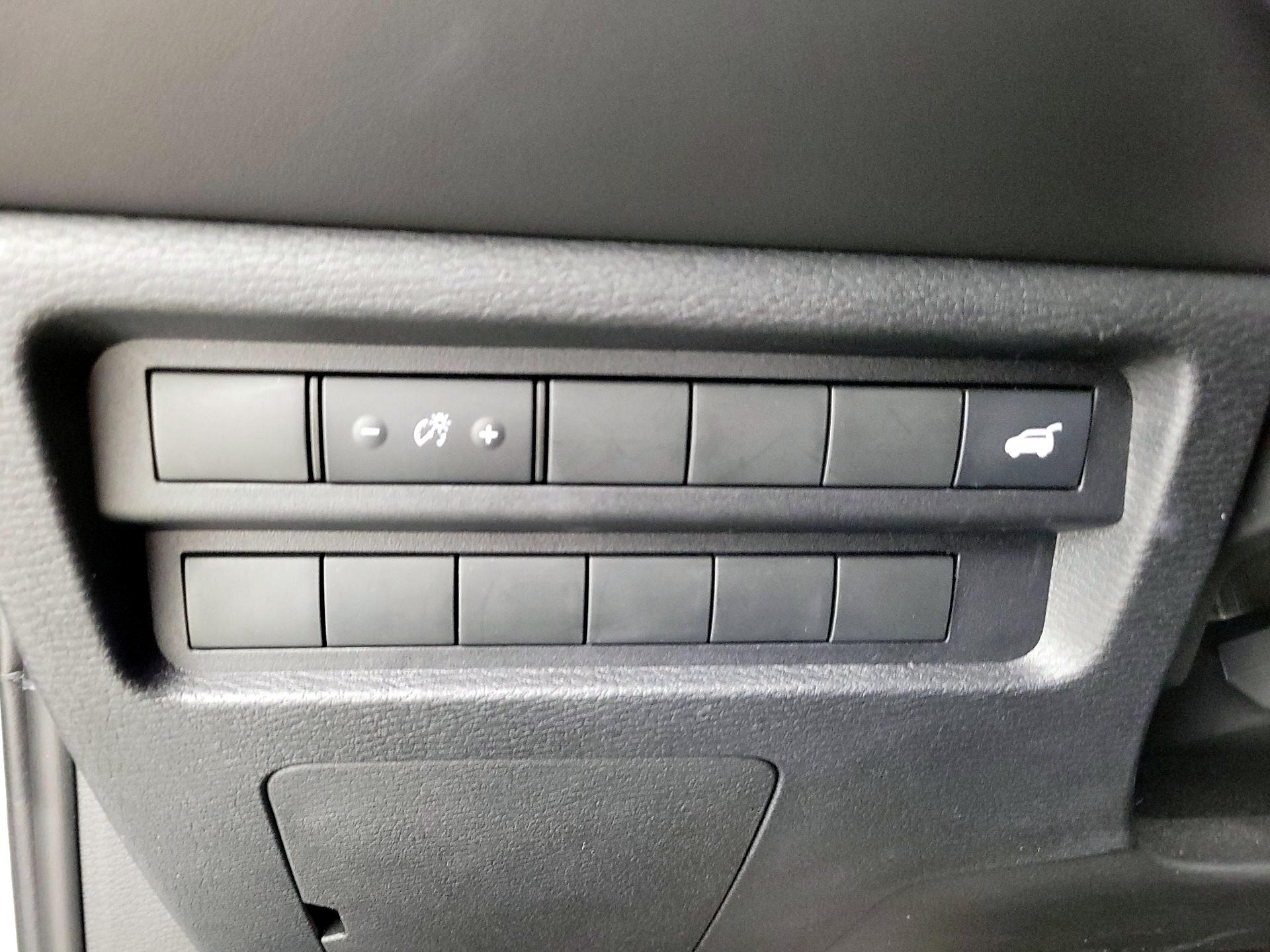 Thumbnail: 2024 Mitsubishi Outlander - 12