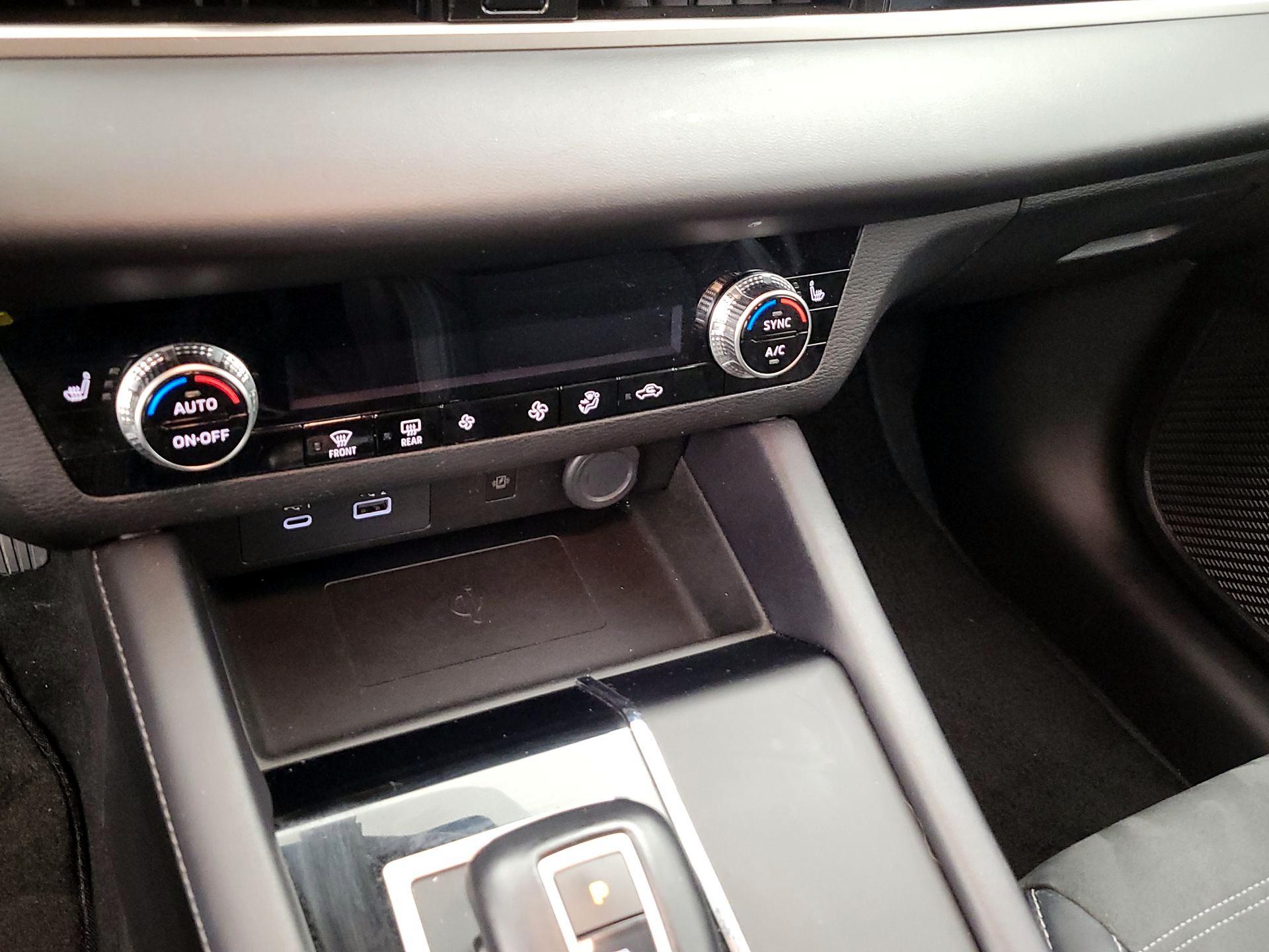 Thumbnail: 2024 Mitsubishi Outlander - 16