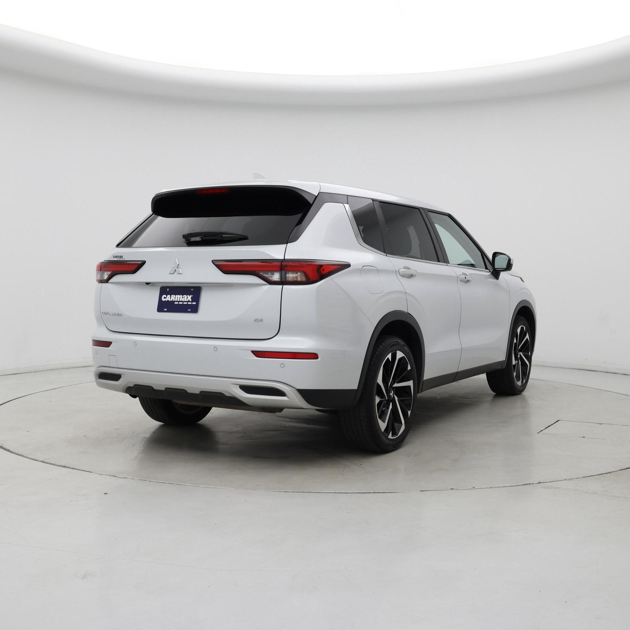 Thumbnail: 2024 Mitsubishi Outlander - 8