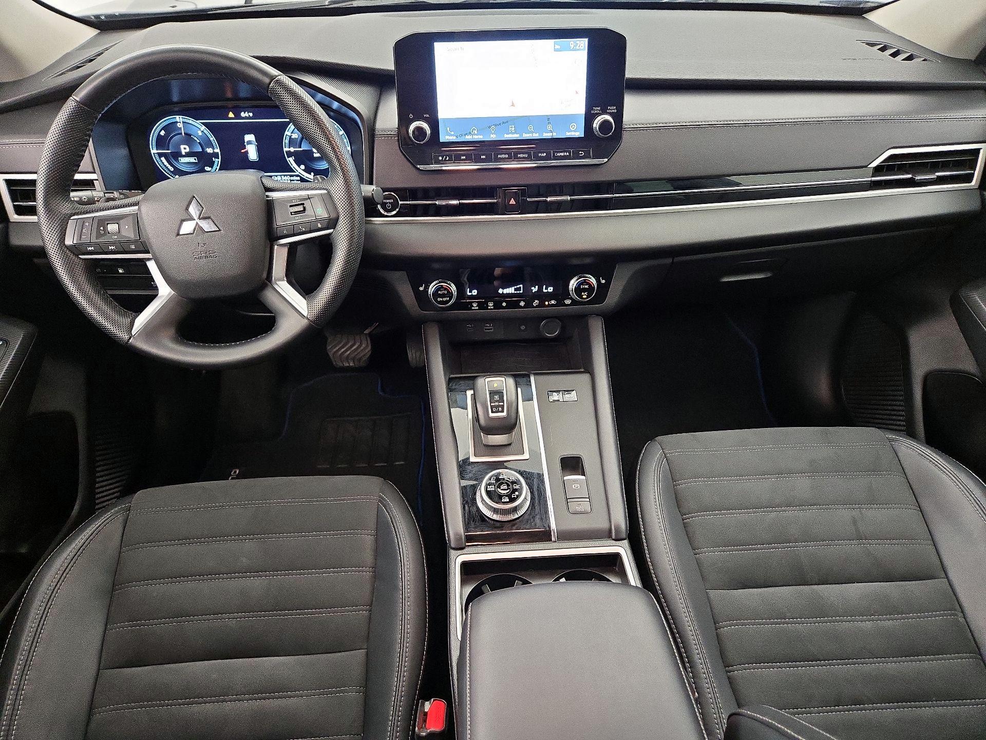 Thumbnail: 2023 Mitsubishi Outlander - 9