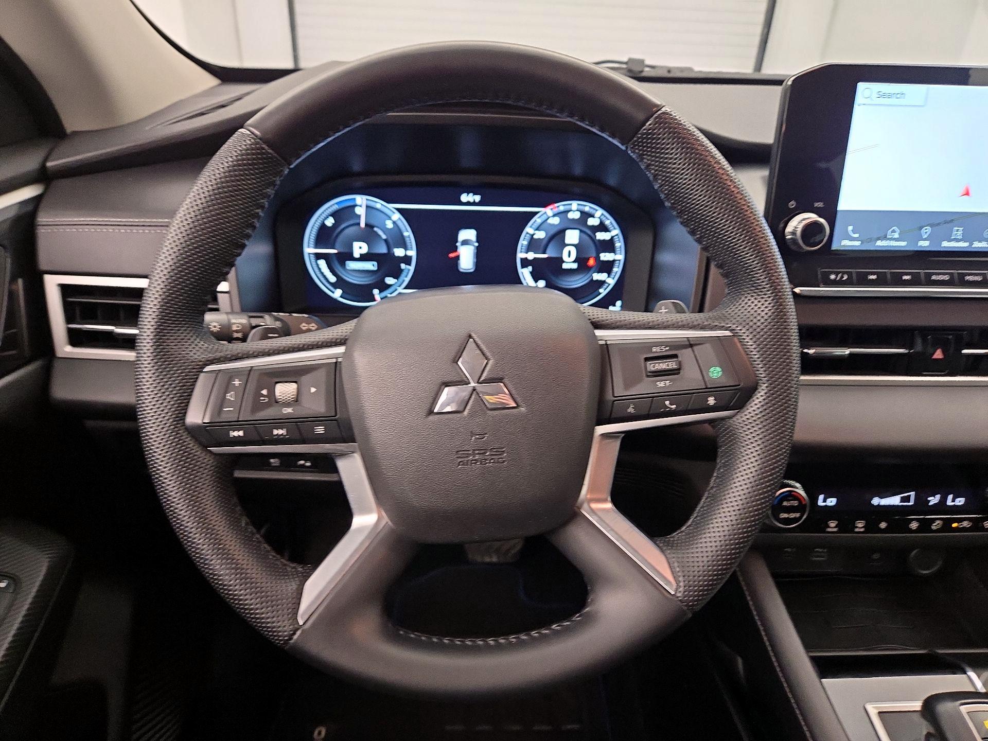 Thumbnail: 2023 Mitsubishi Outlander - 10