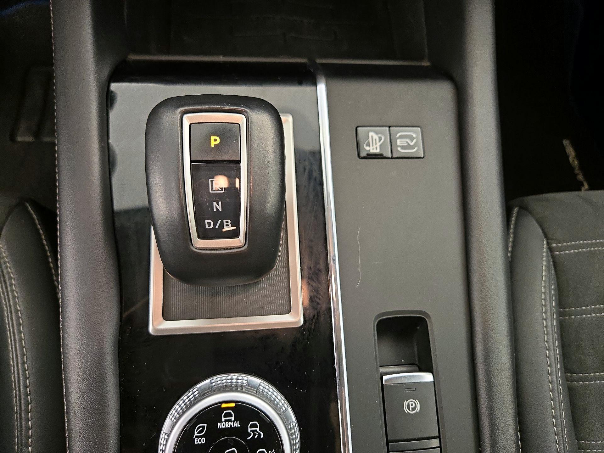 Thumbnail: 2023 Mitsubishi Outlander - 18