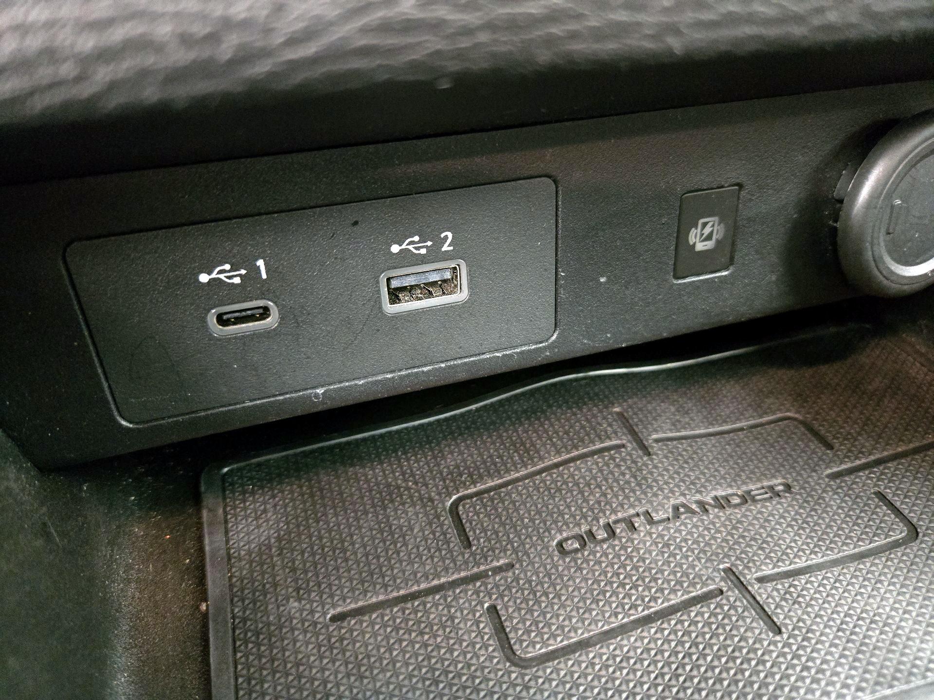 Thumbnail: 2023 Mitsubishi Outlander - 19