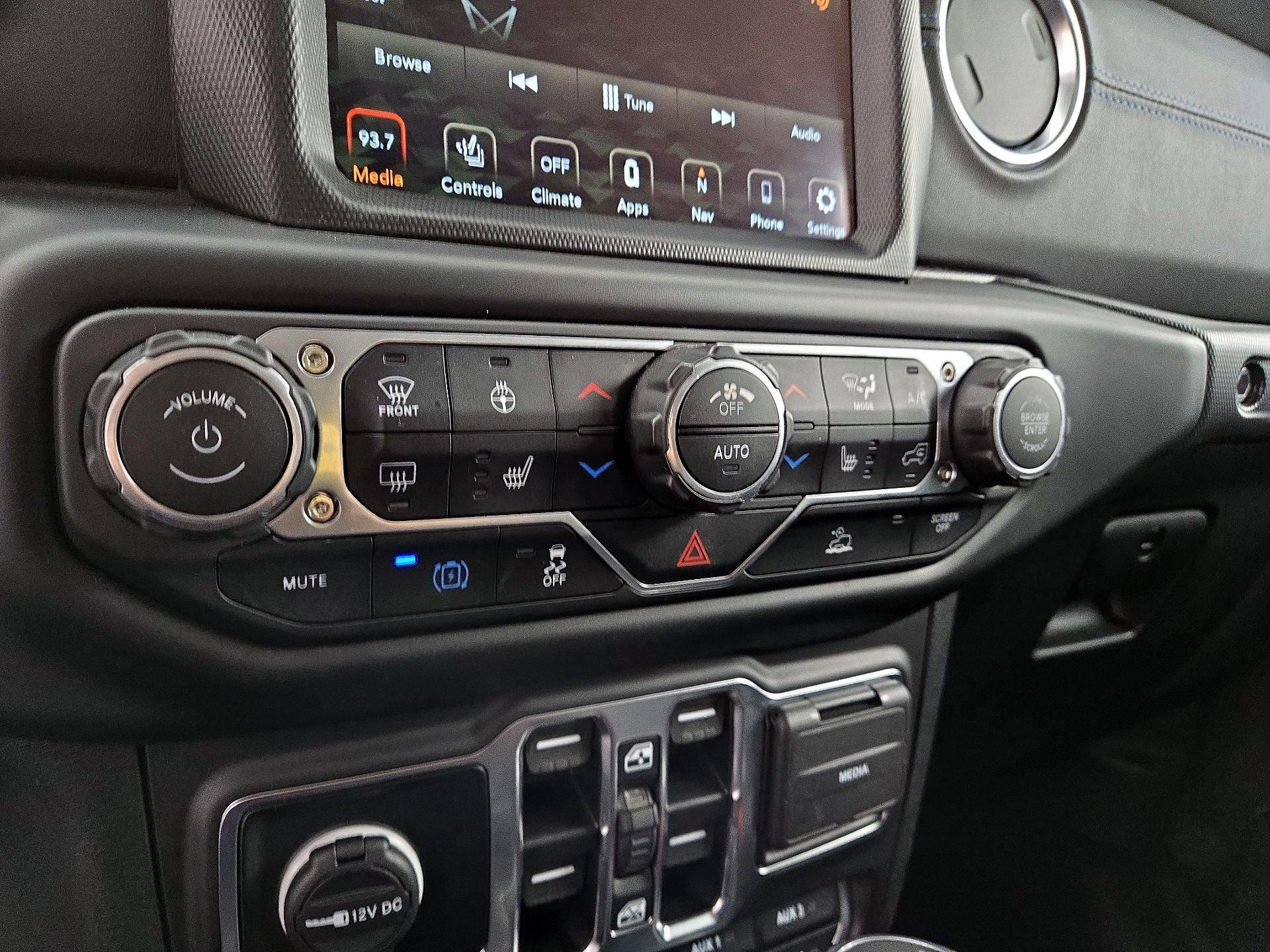 Thumbnail: 2022 Jeep Wrangler - 17