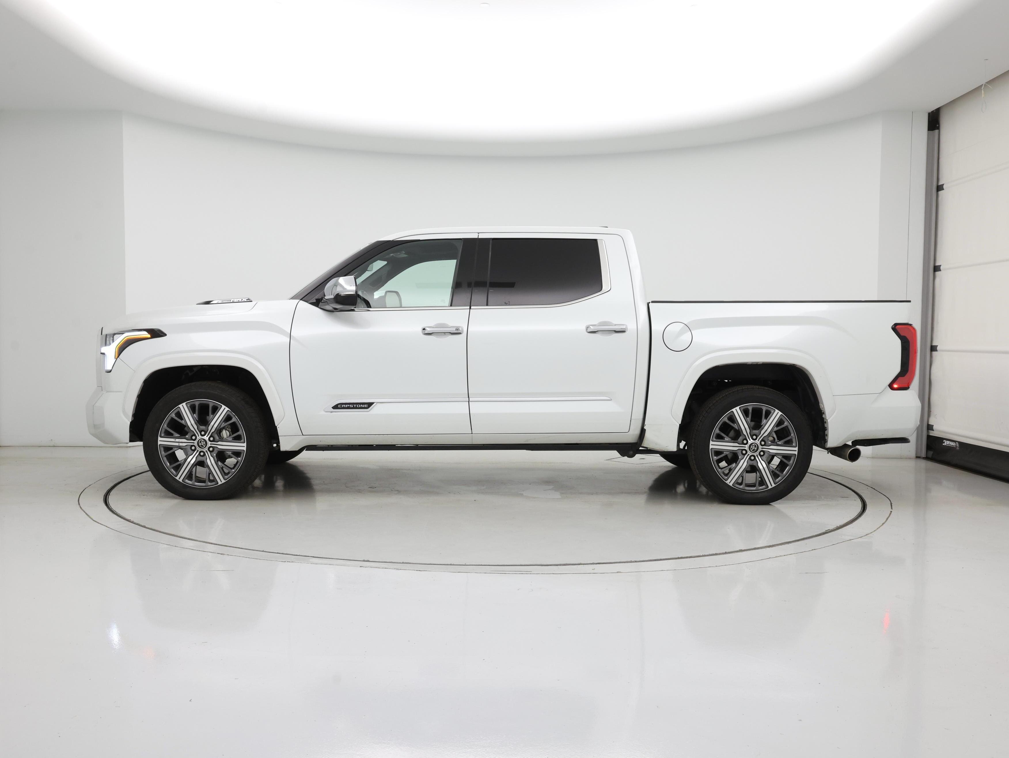 Thumbnail: 2022 Toyota Tundra - 3