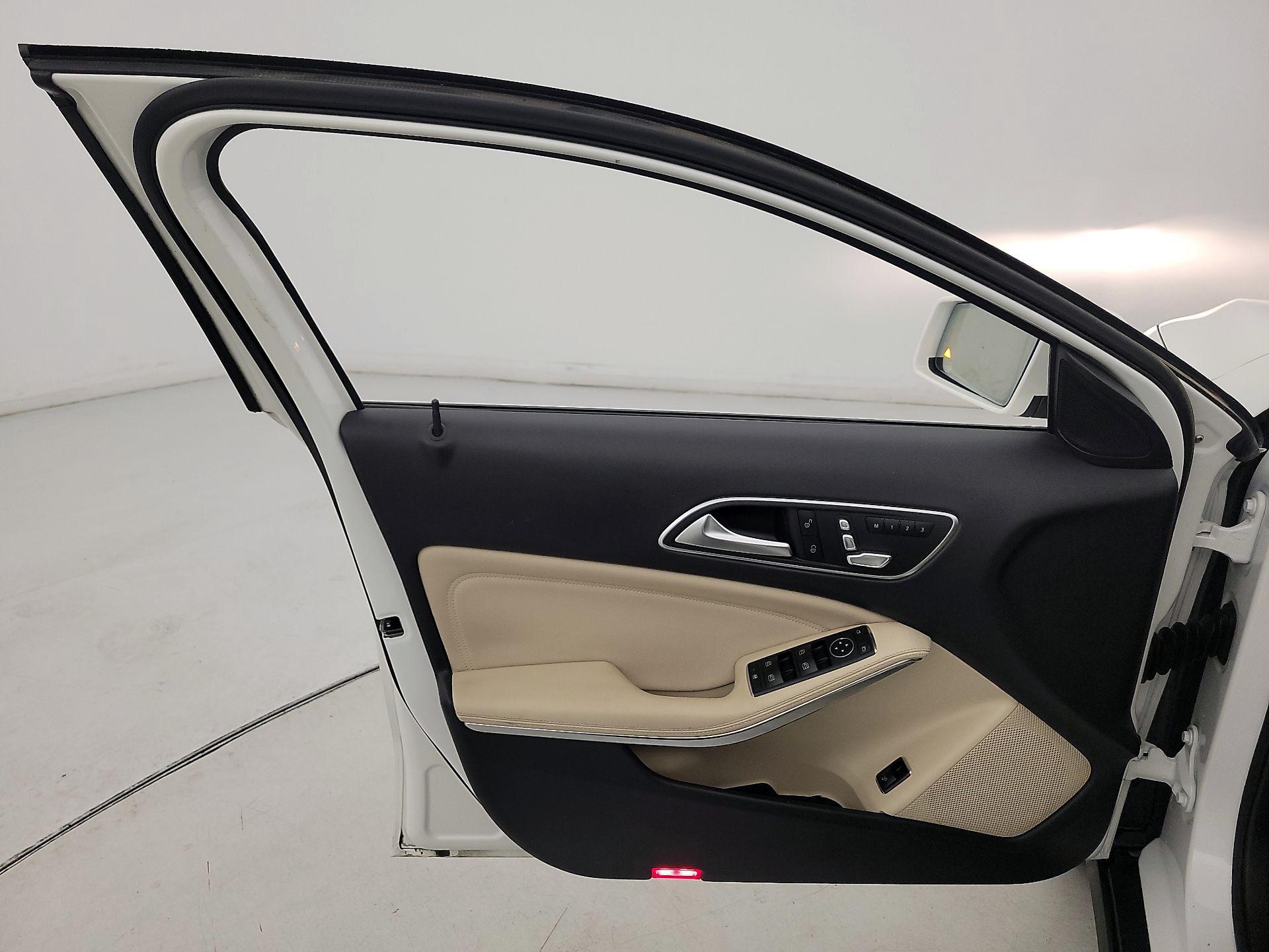 Thumbnail: 2020 Mercedes-Benz GLA - 12