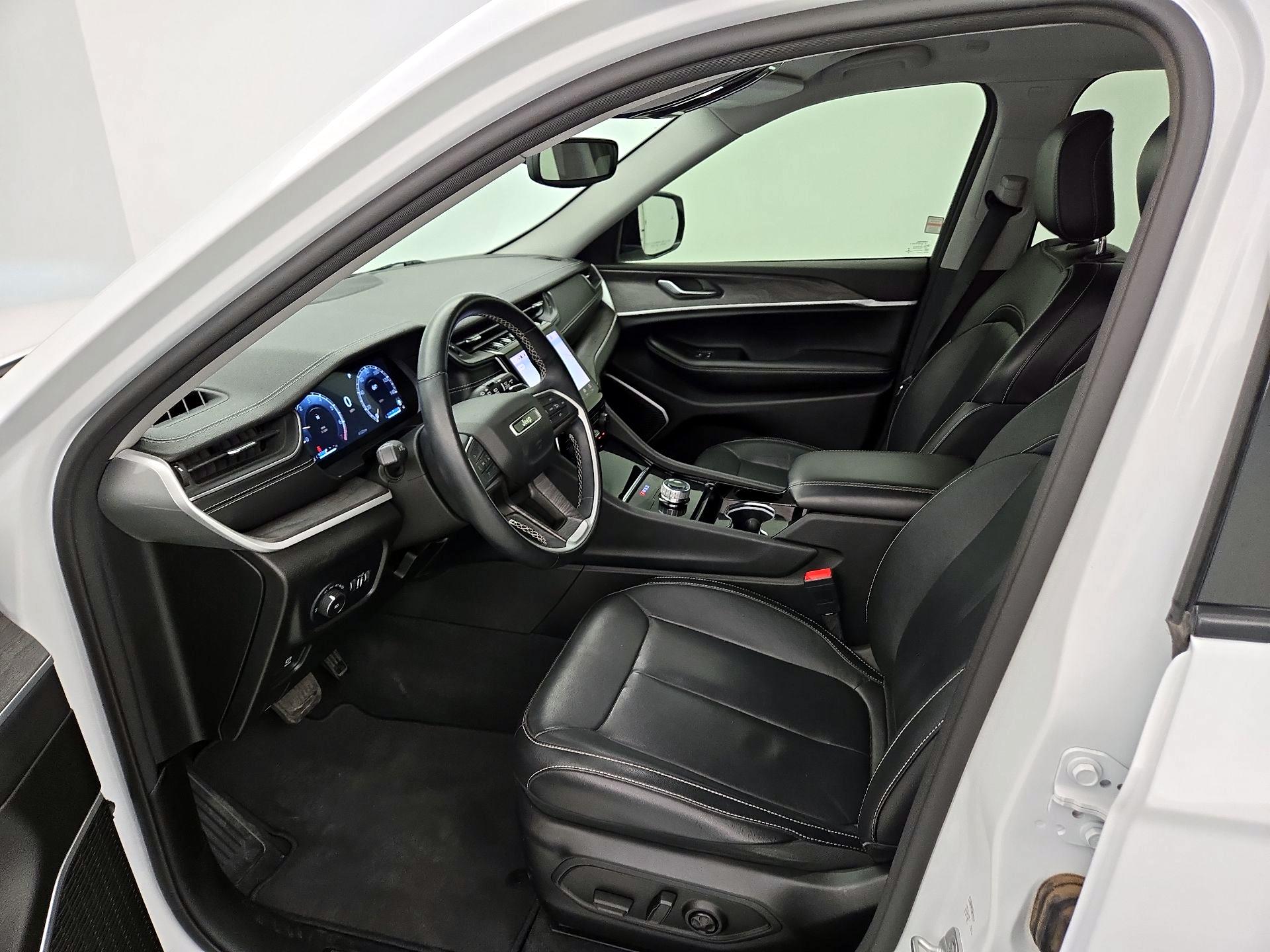 Thumbnail: 2022 Jeep Grand Cherokee - 11