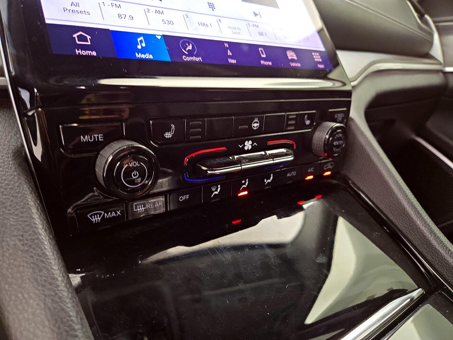 Thumbnail: 2022 Jeep Grand Cherokee - 17