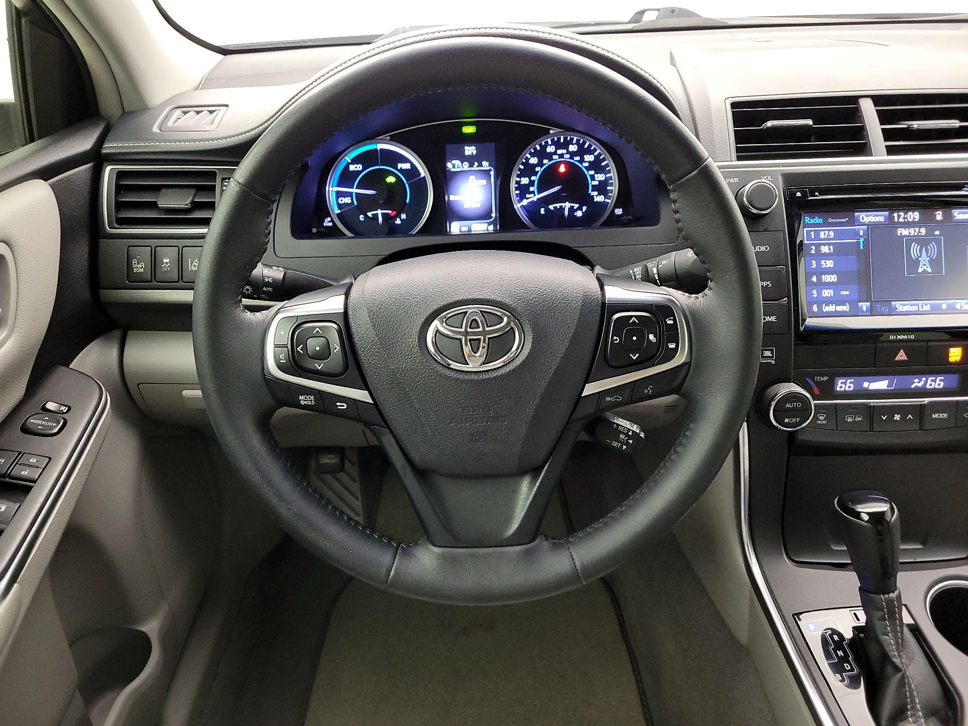 Thumbnail: 2017 Toyota Camry - 10