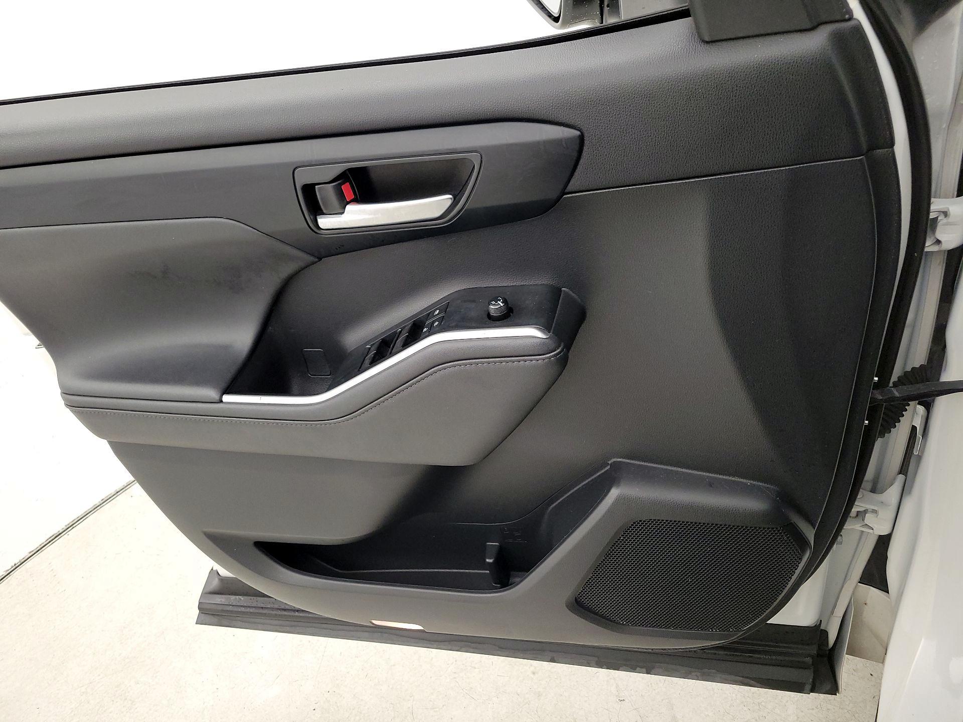 Thumbnail: 2021 Toyota Highlander - 12