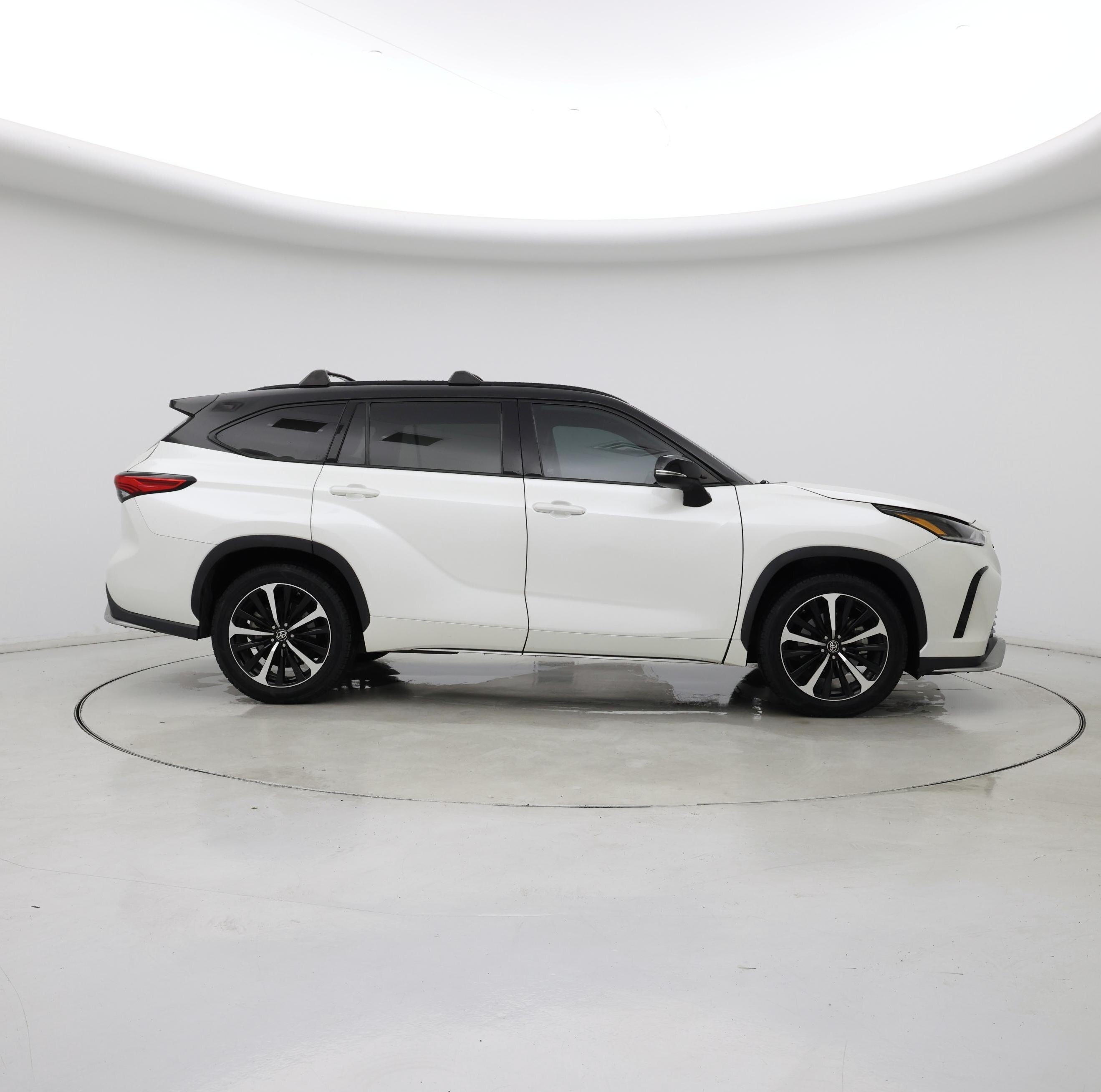 Thumbnail: 2021 Toyota Highlander - 7