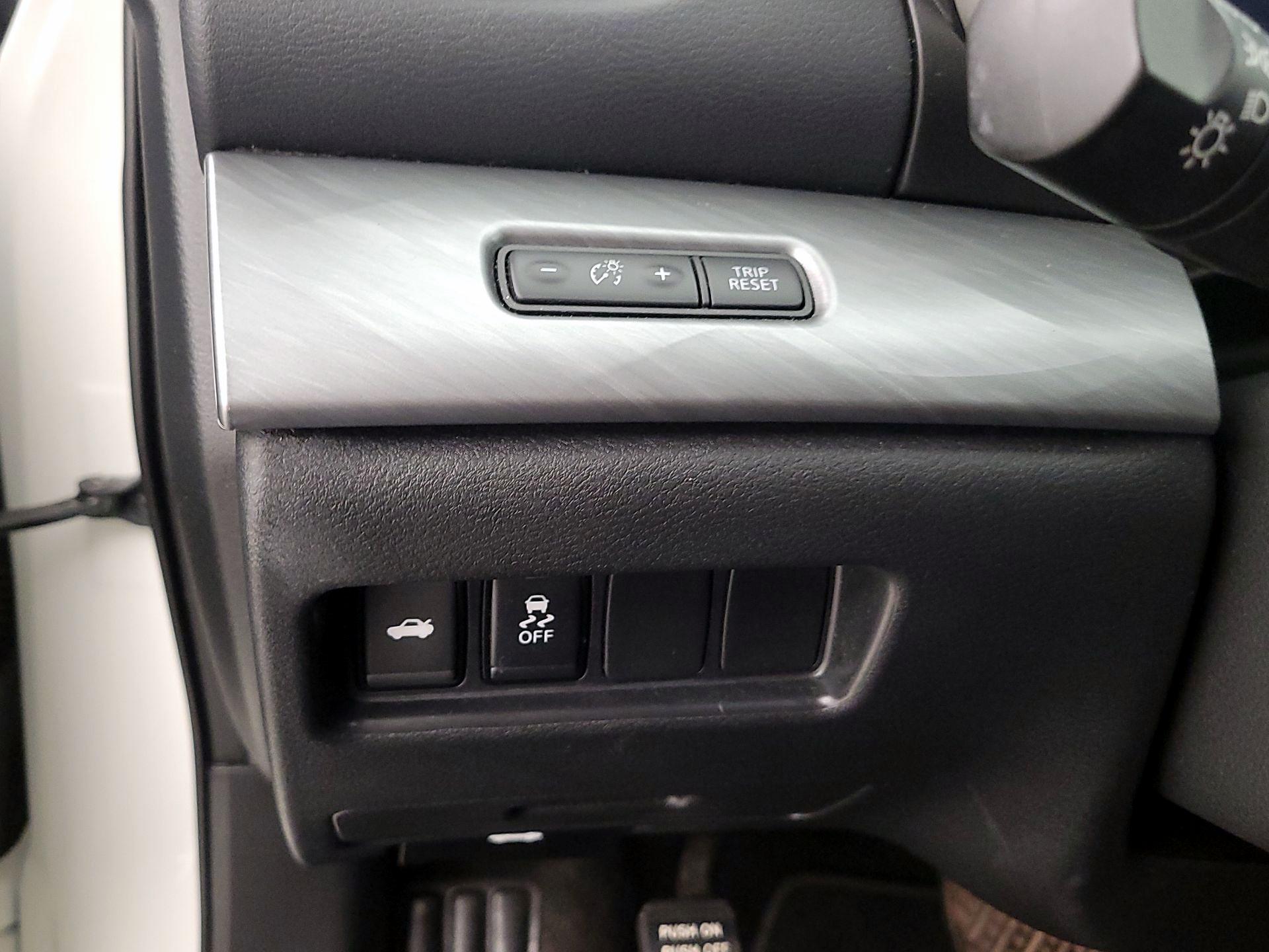 Thumbnail: 2017 Nissan Maxima - 13