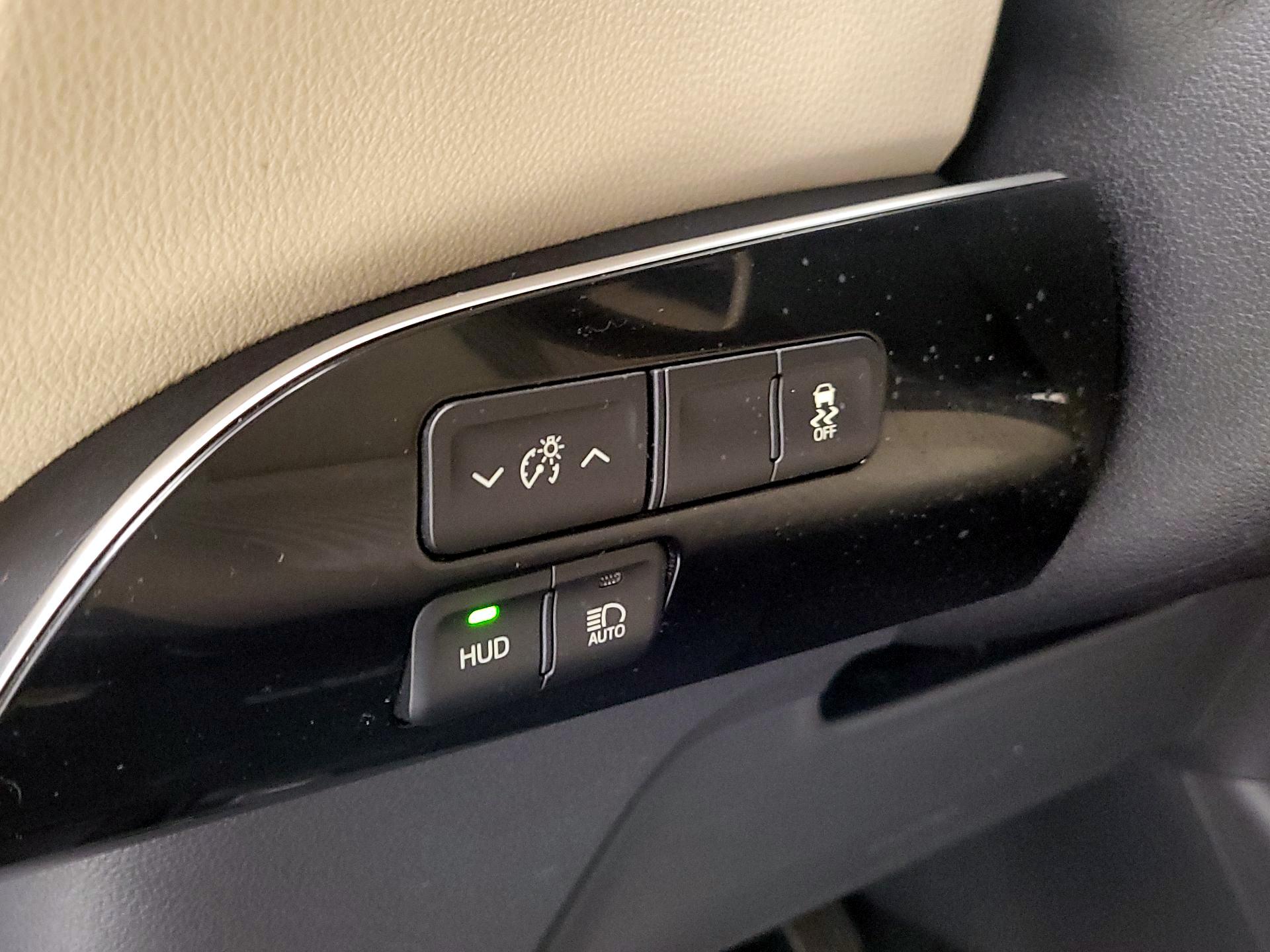 Thumbnail: 2016 Toyota Prius - 13