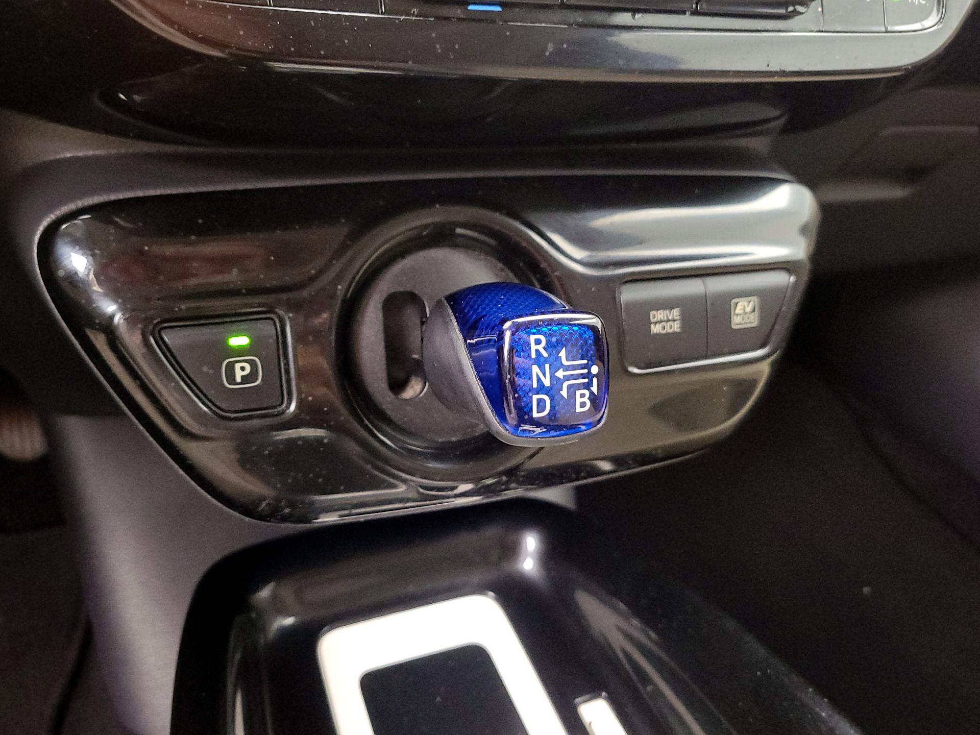 Thumbnail: 2016 Toyota Prius - 18