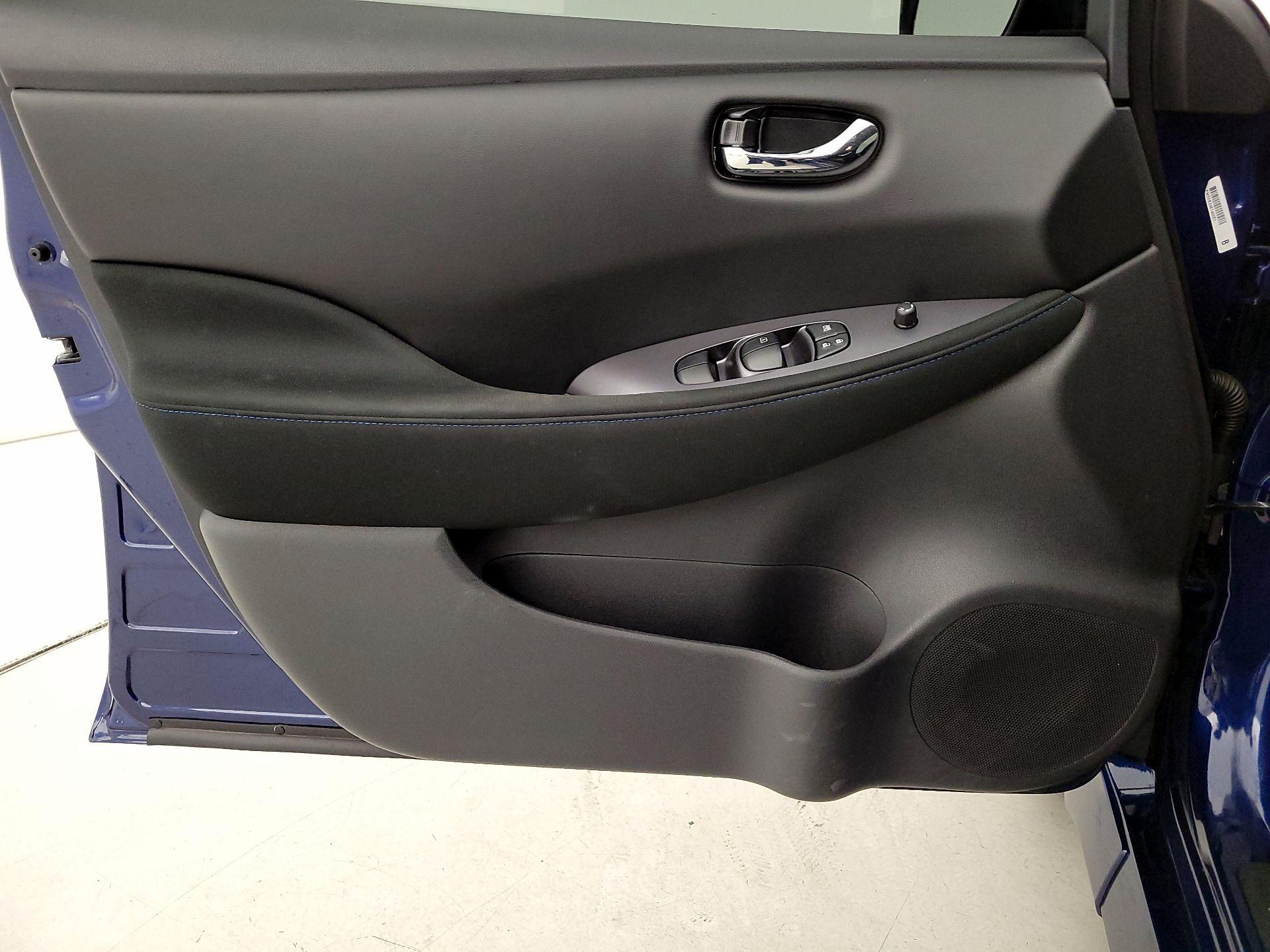 Thumbnail: 2025 Nissan Leaf - 12