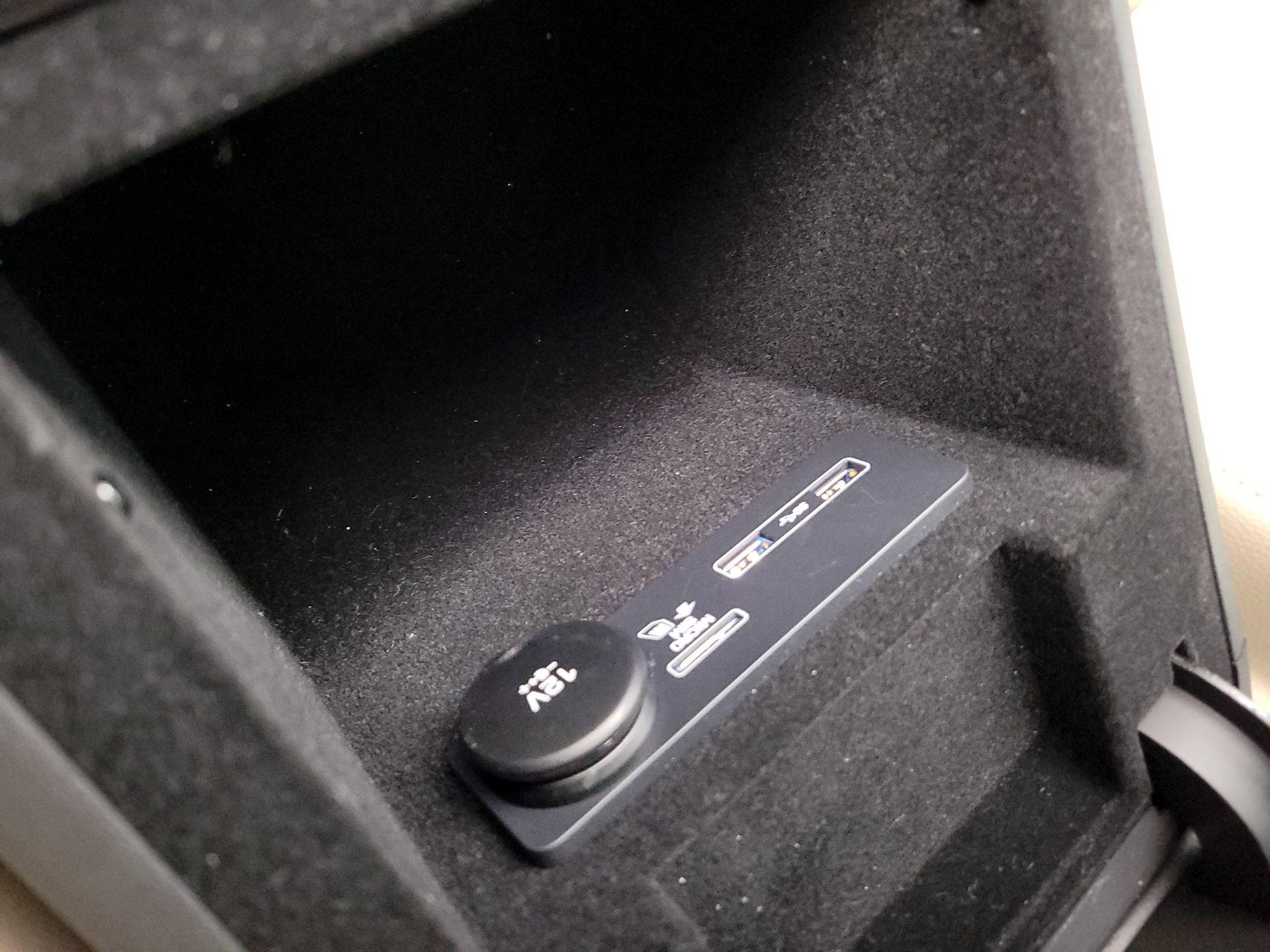 Thumbnail: 2020 Jaguar F-Pace - 18