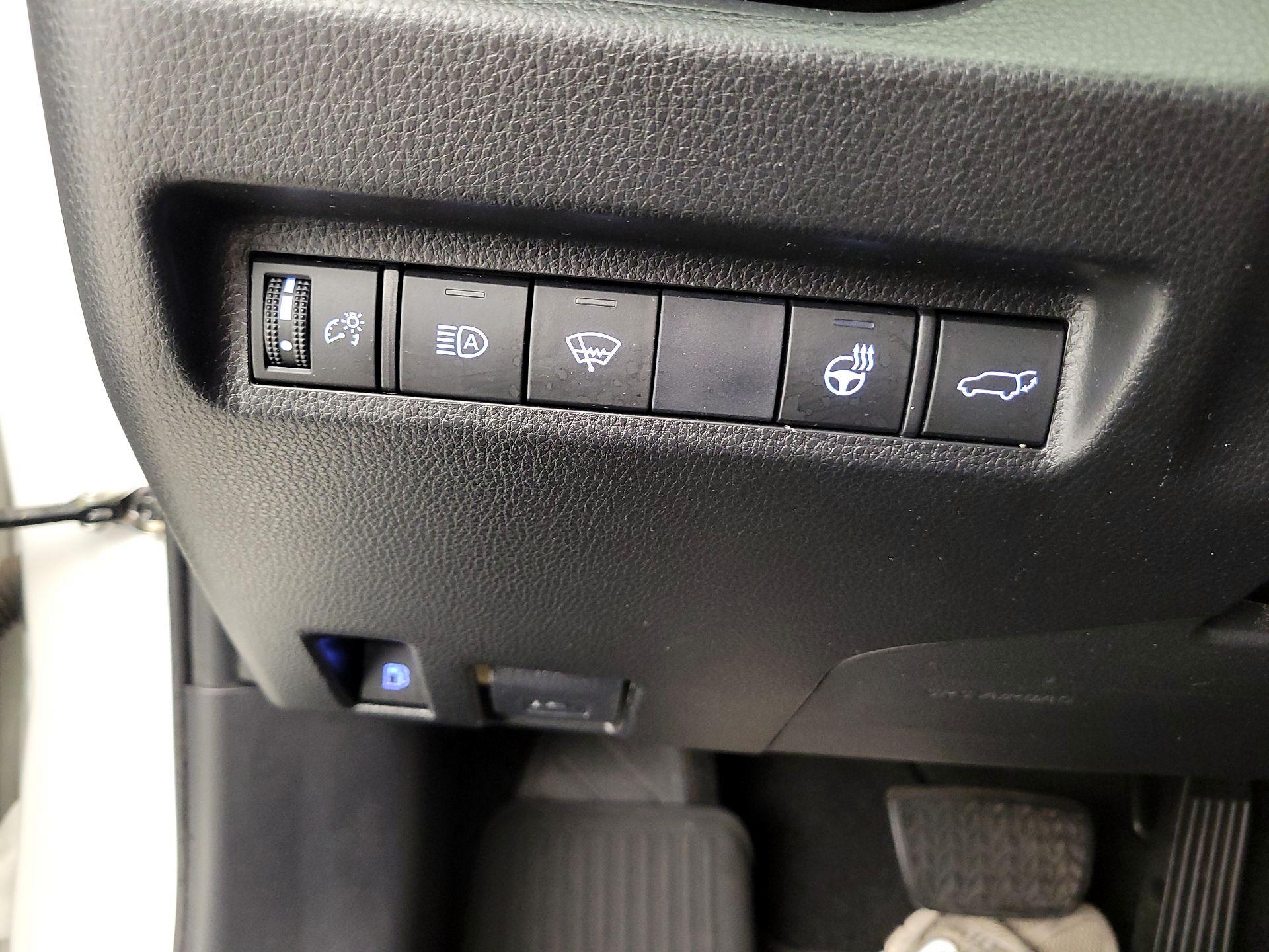 Thumbnail: 2020 Toyota RAV4 - 13