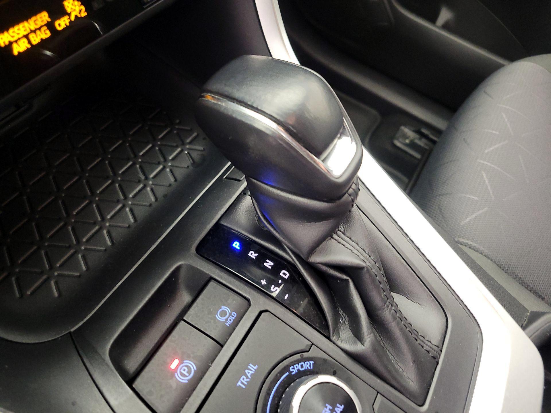 Thumbnail: 2020 Toyota RAV4 - 17