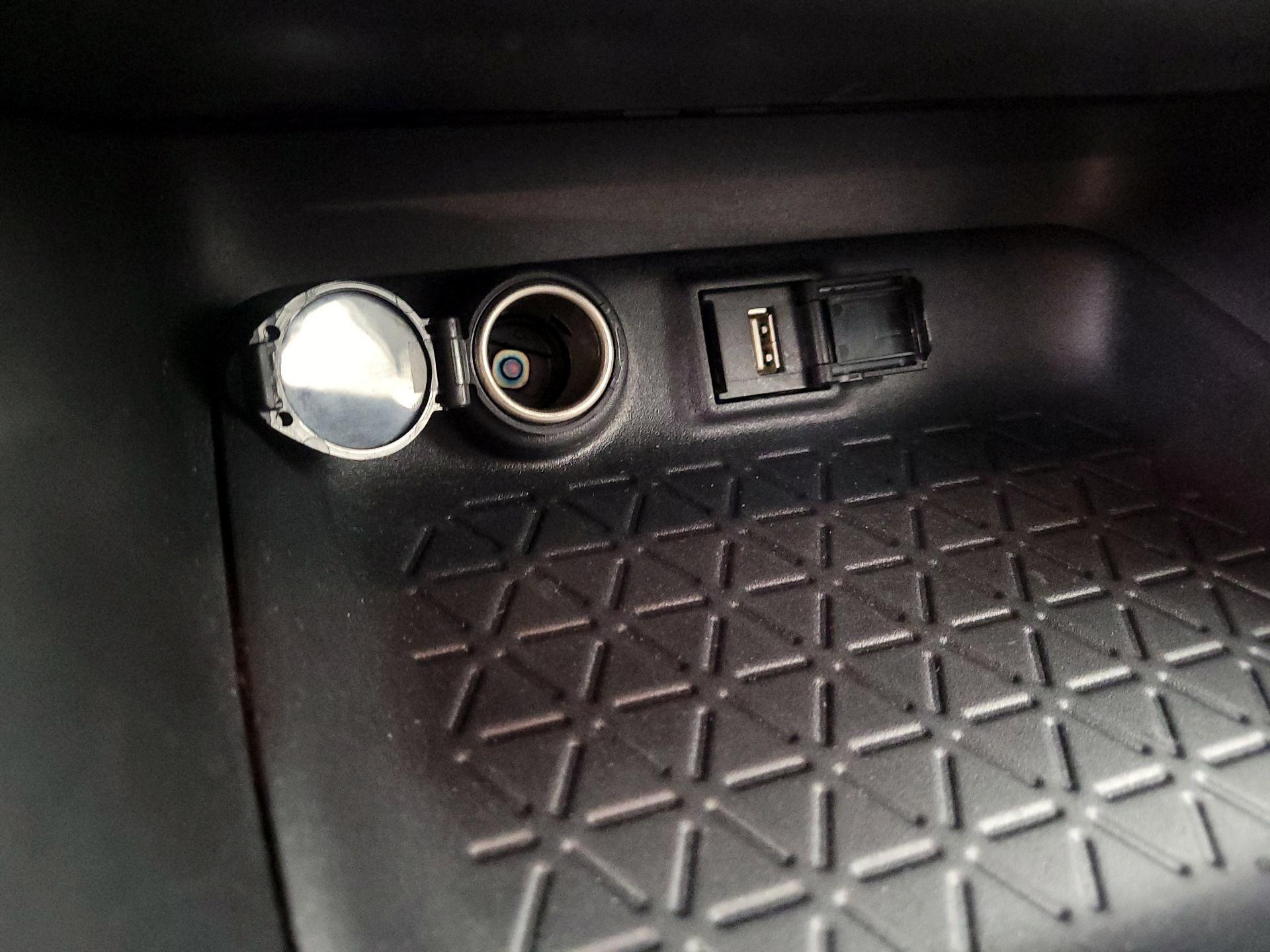 Thumbnail: 2020 Toyota RAV4 - 18