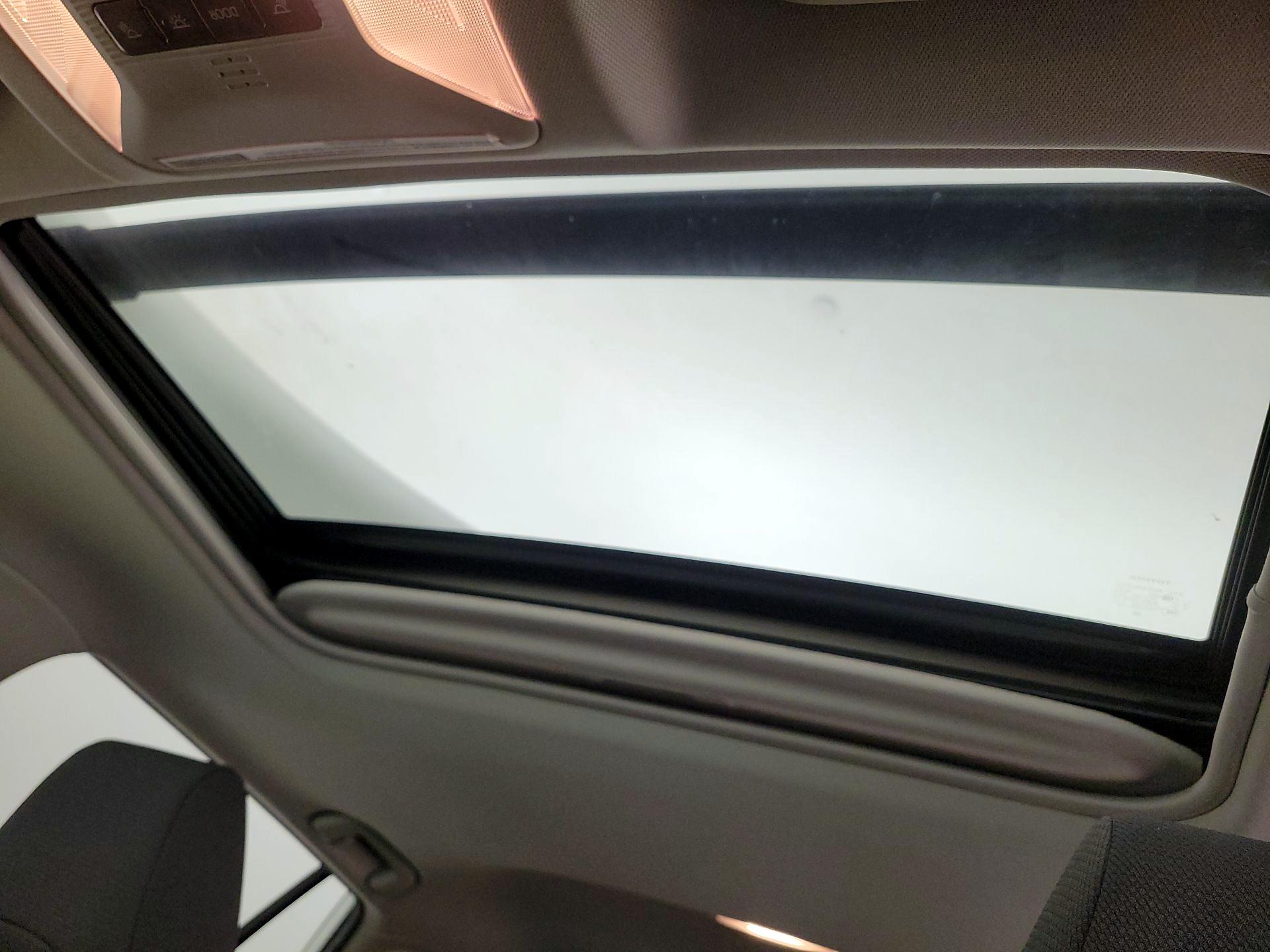 Thumbnail: 2020 Toyota RAV4 - 19