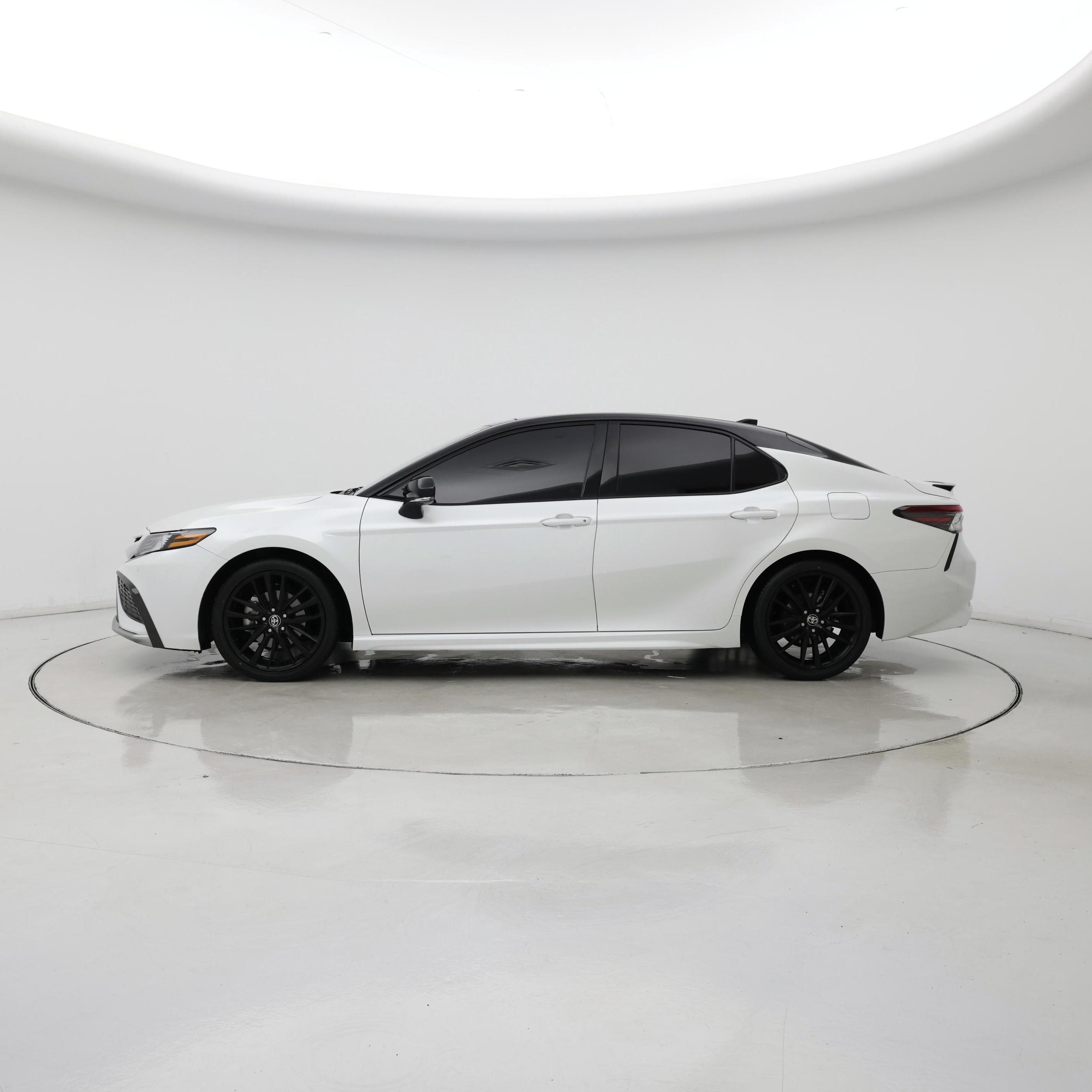 Thumbnail: 2021 Toyota Camry - 3