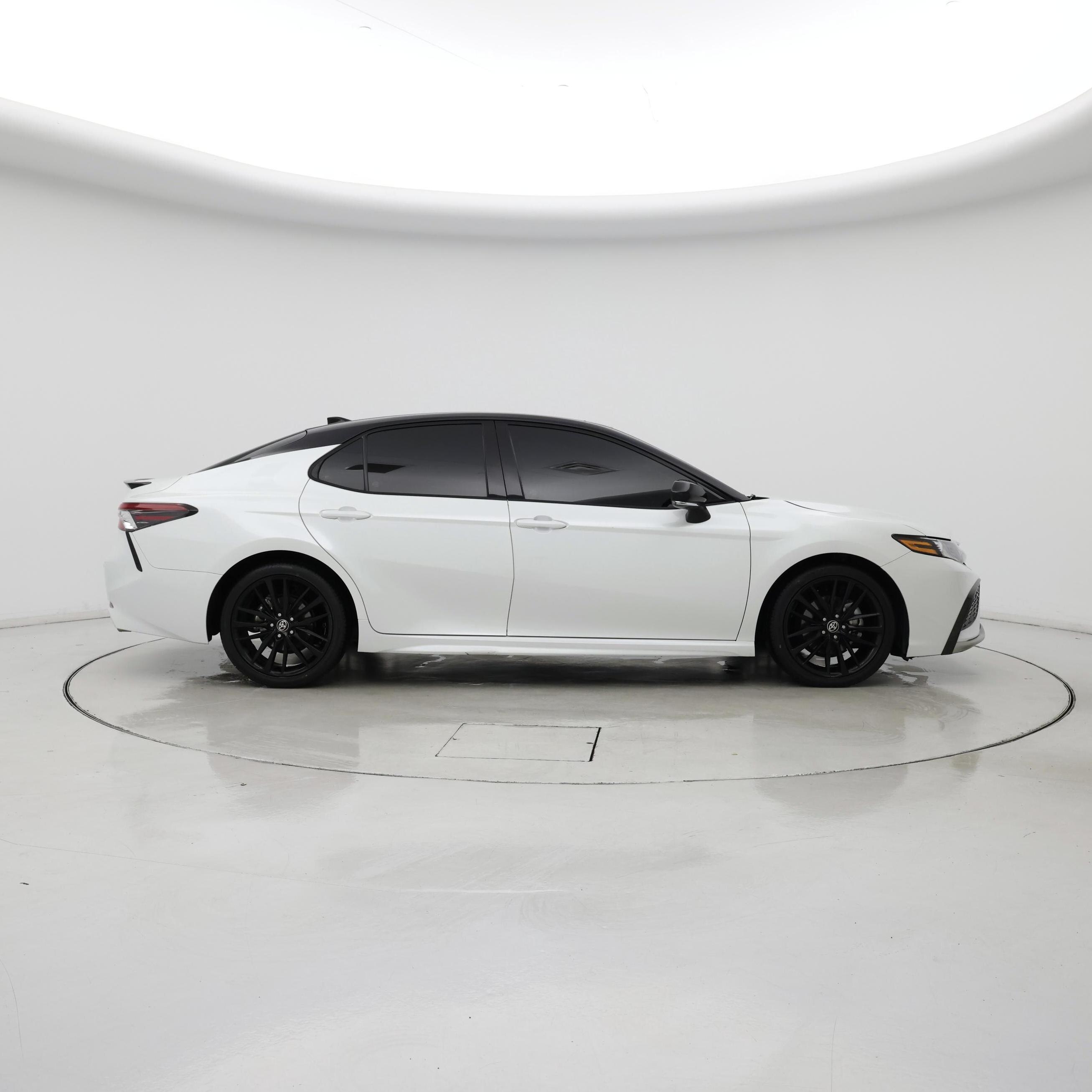 Thumbnail: 2021 Toyota Camry - 7