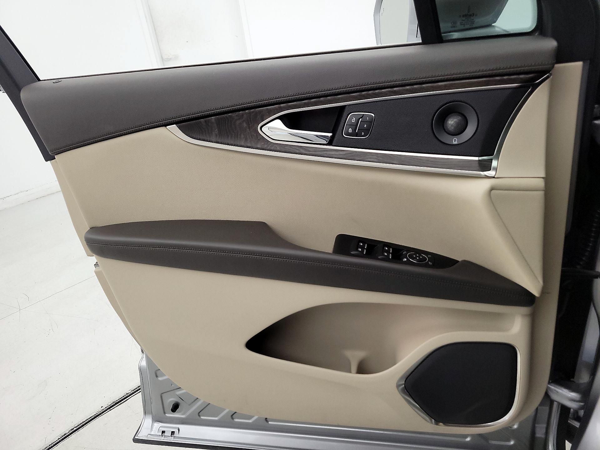 Thumbnail: 2020 Lincoln Nautilus - 12