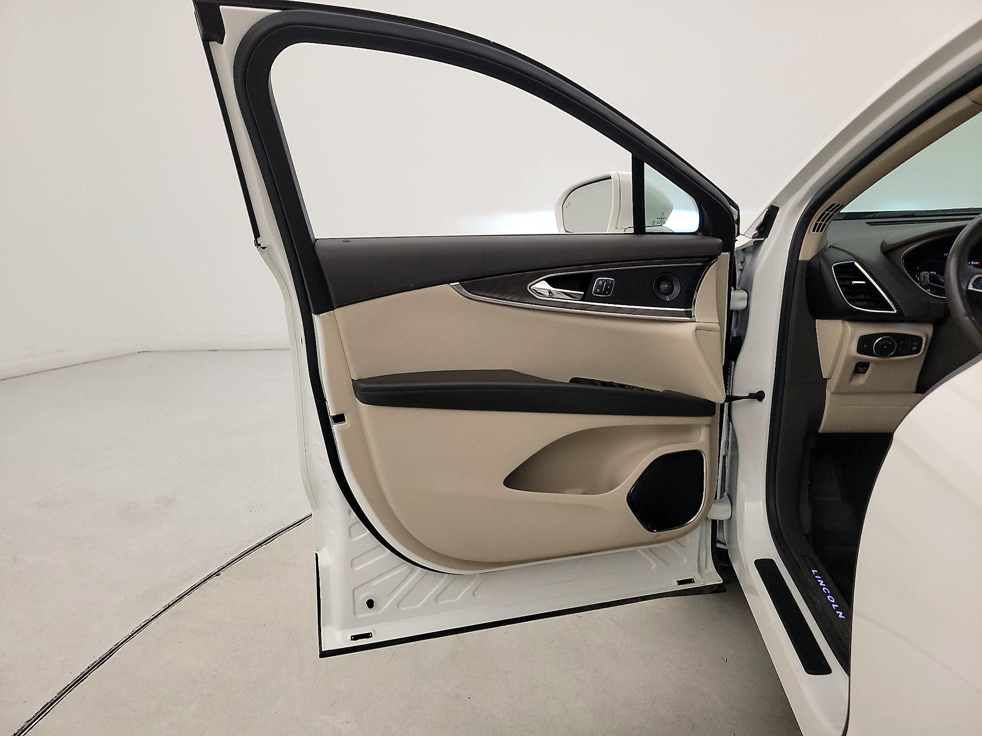 Thumbnail: 2020 Lincoln Nautilus - 12