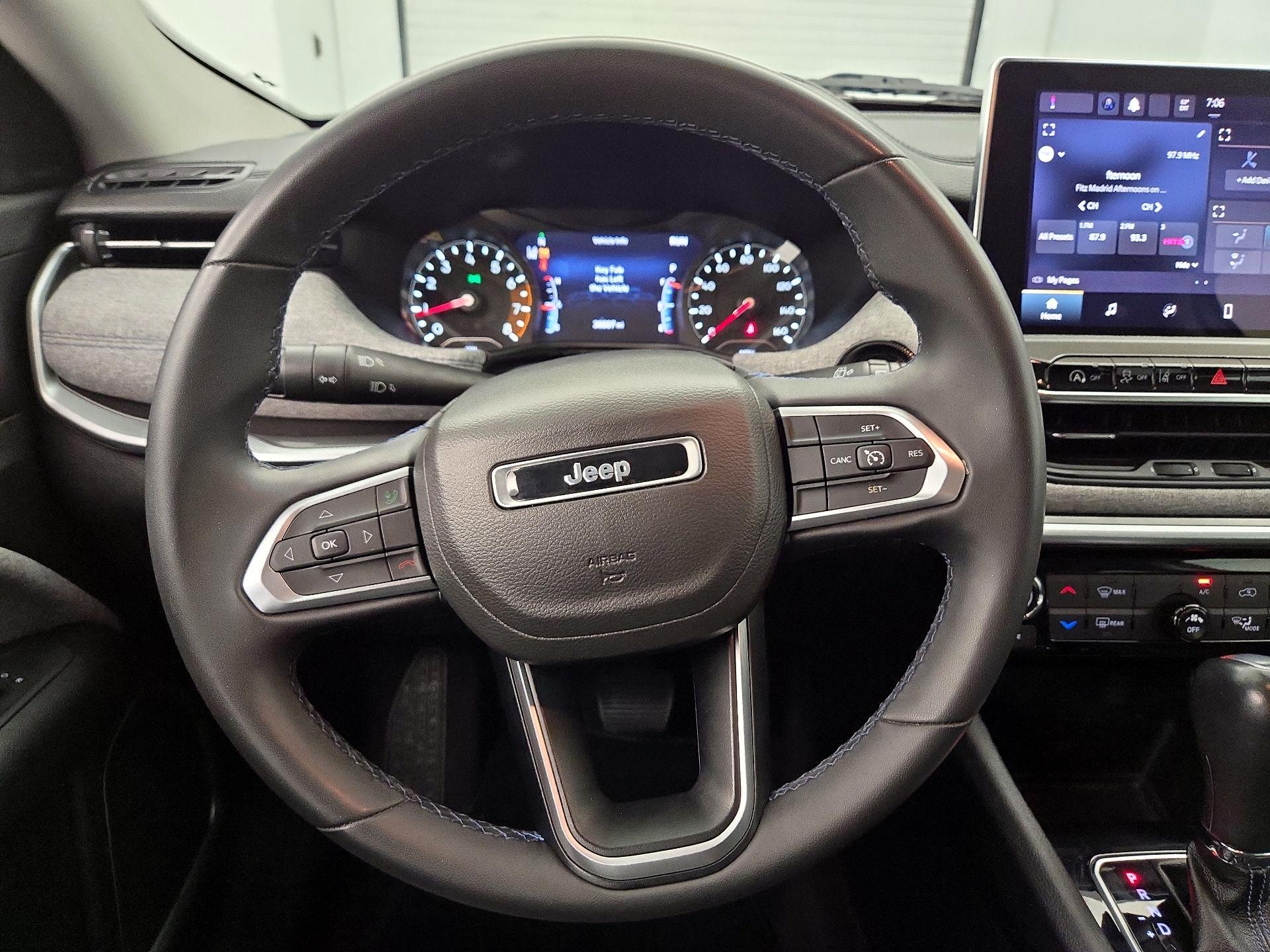 Thumbnail: 2022 Jeep Compass - 10