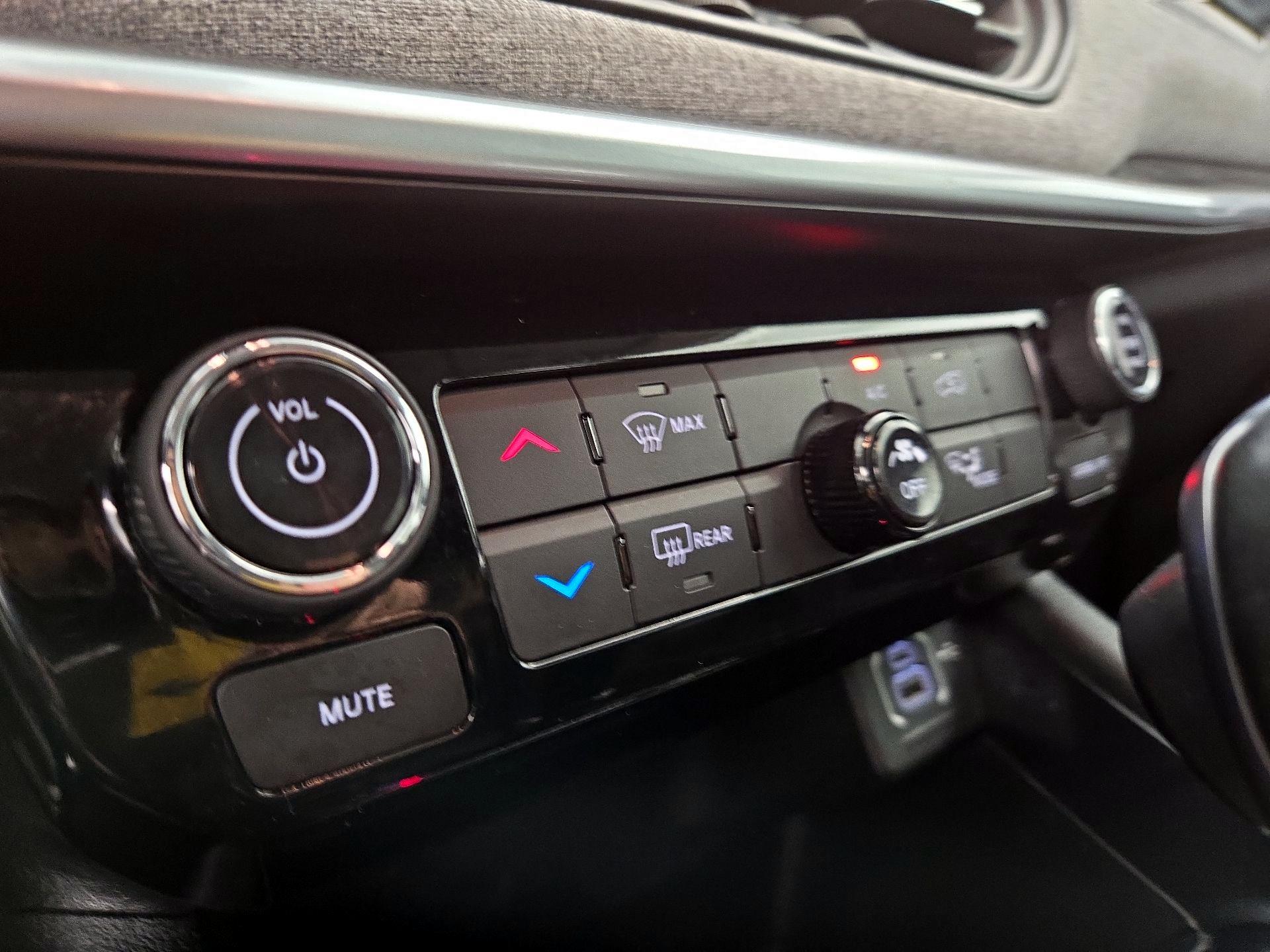 Thumbnail: 2022 Jeep Compass - 16