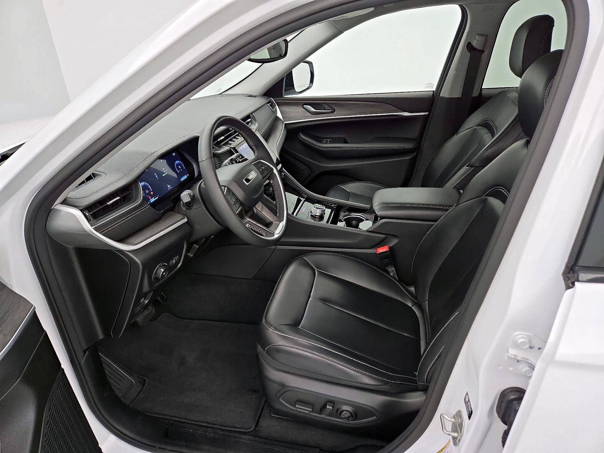 Thumbnail: 2023 Jeep Grand Cherokee - 11