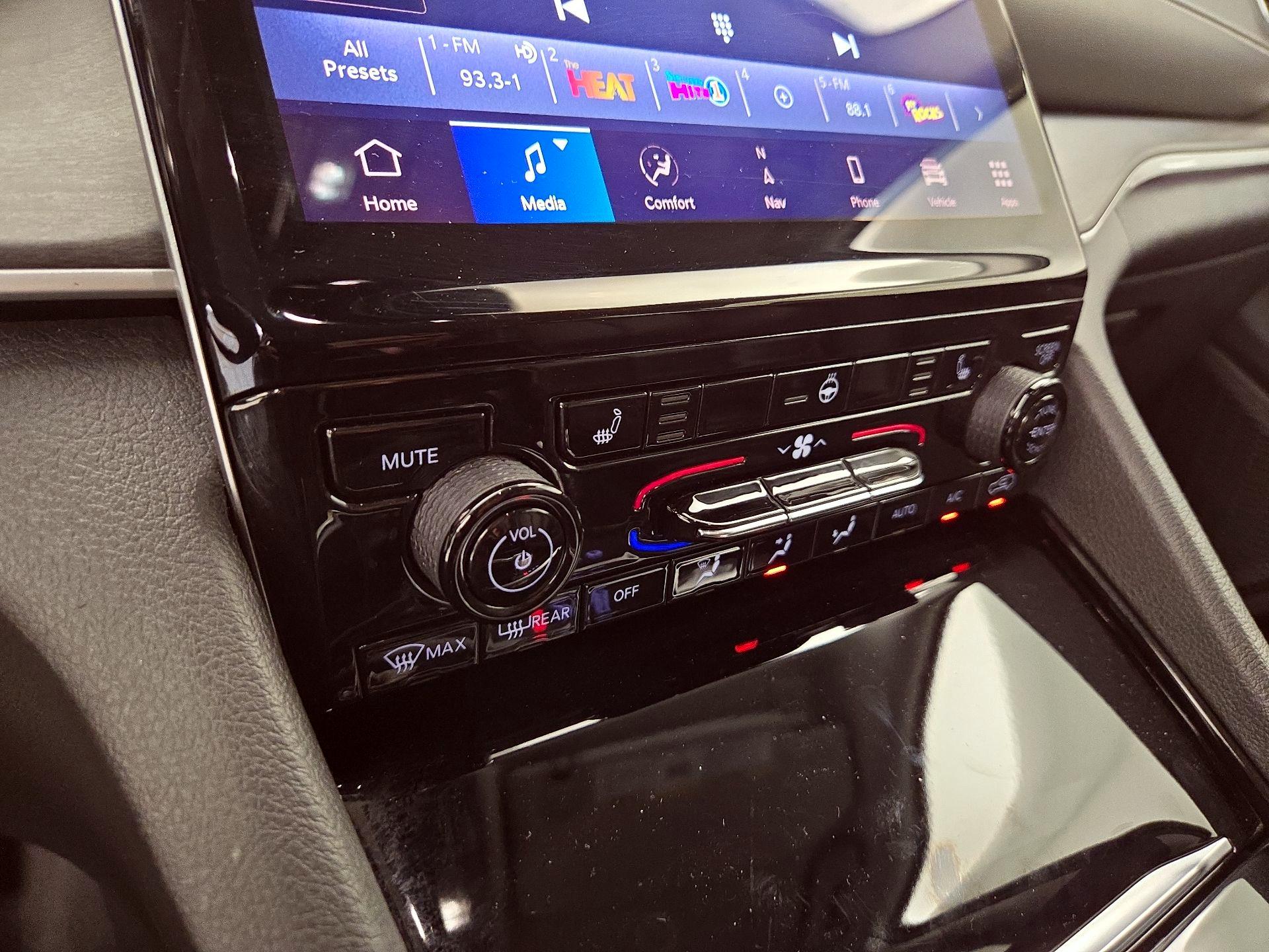 Thumbnail: 2023 Jeep Grand Cherokee - 17