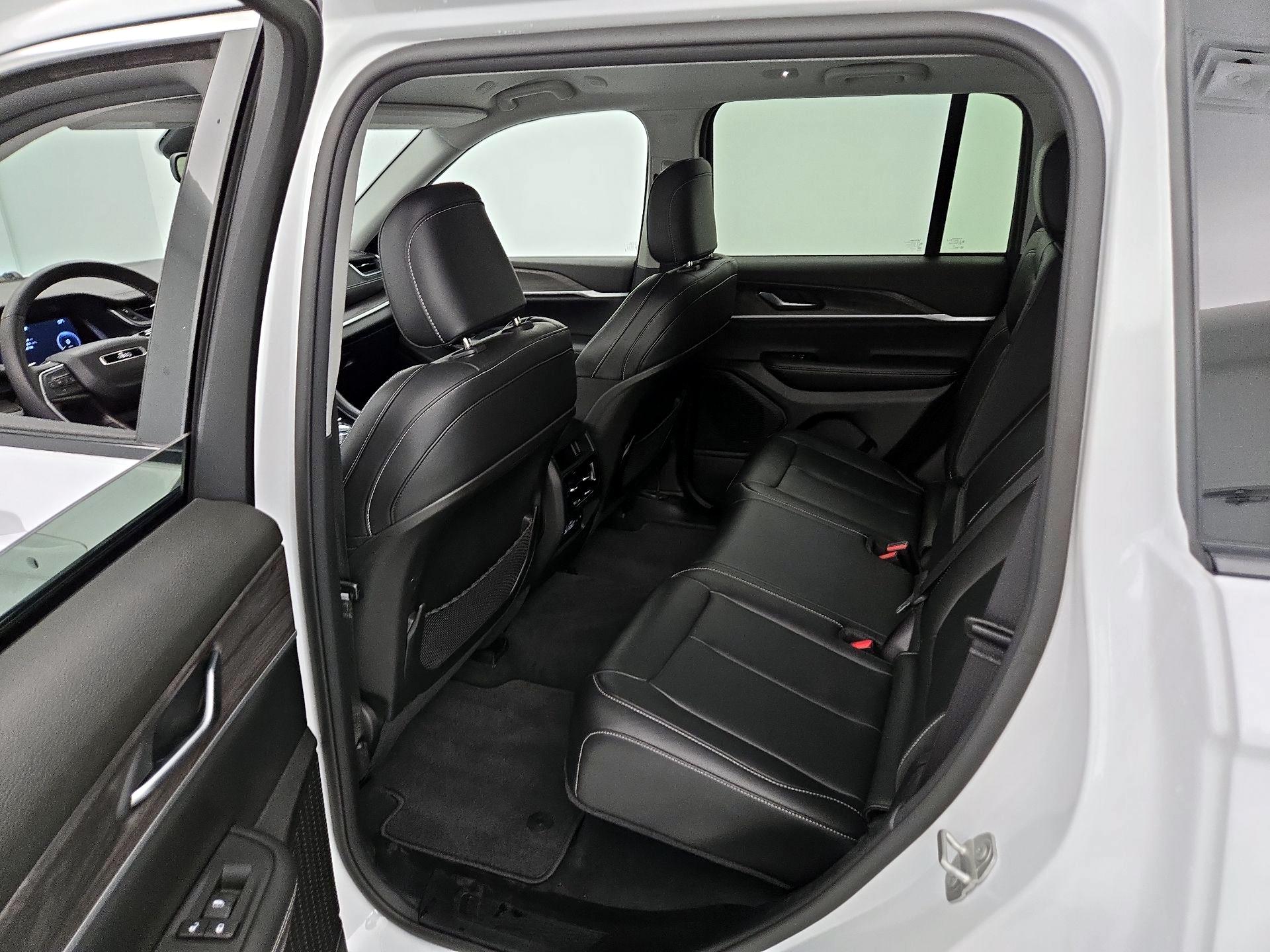 Thumbnail: 2023 Jeep Grand Cherokee - 20