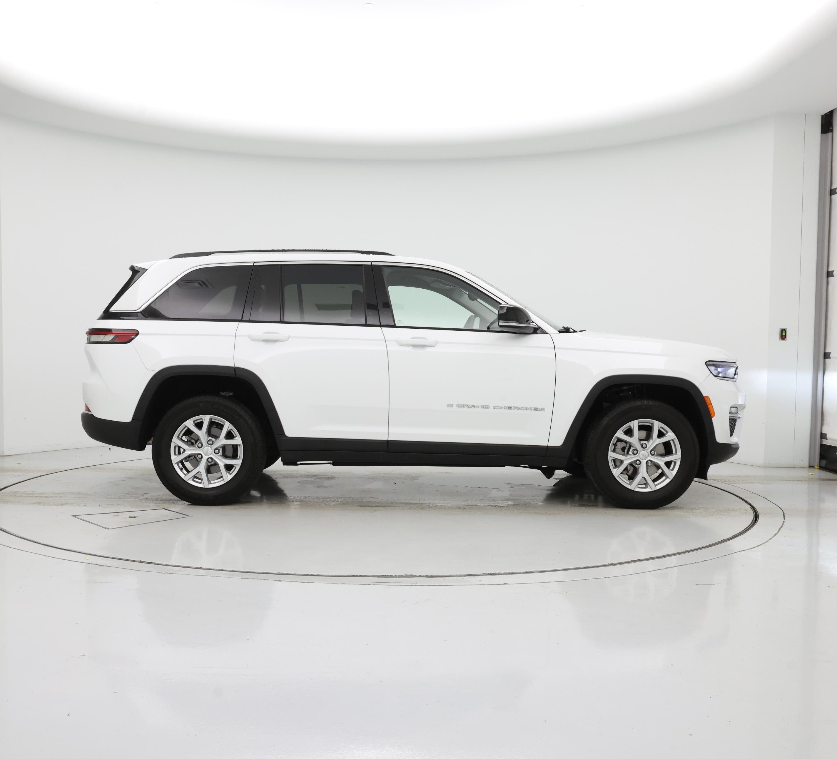 Thumbnail: 2023 Jeep Grand Cherokee - 7