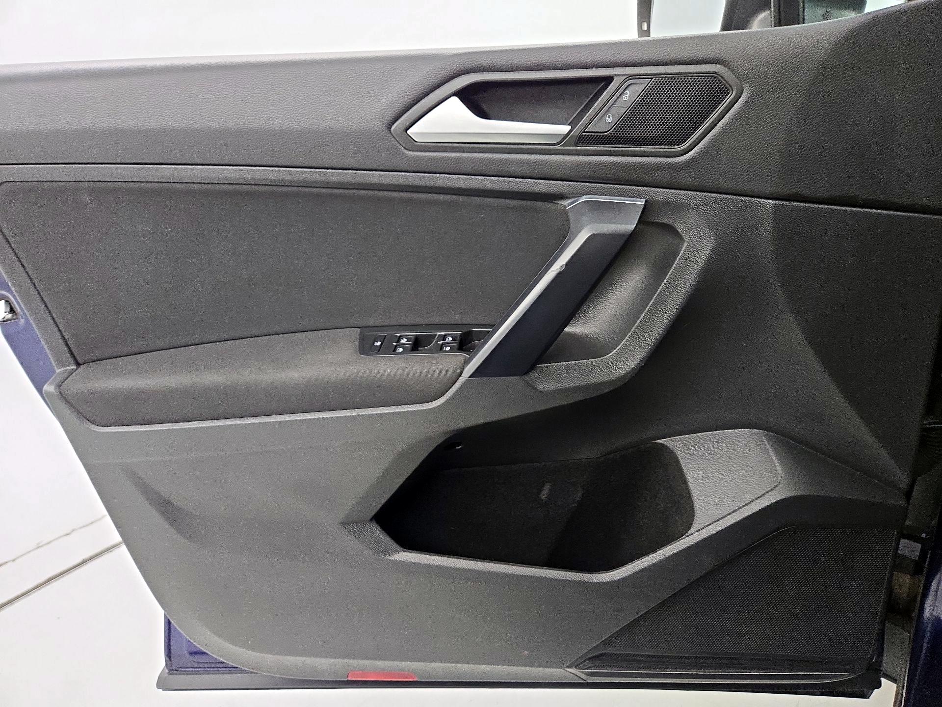 Thumbnail: 2021 Volkswagen Tiguan - 12