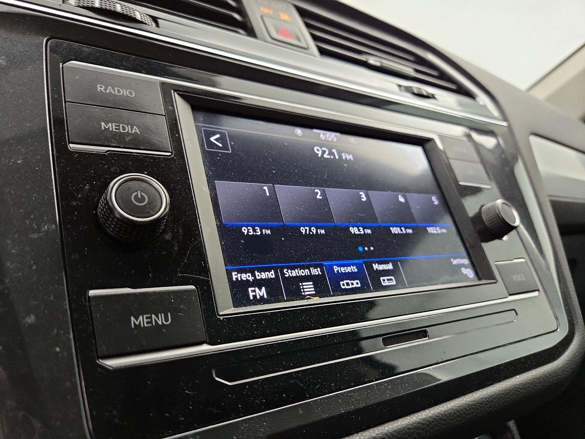 Thumbnail: 2021 Volkswagen Tiguan - 15