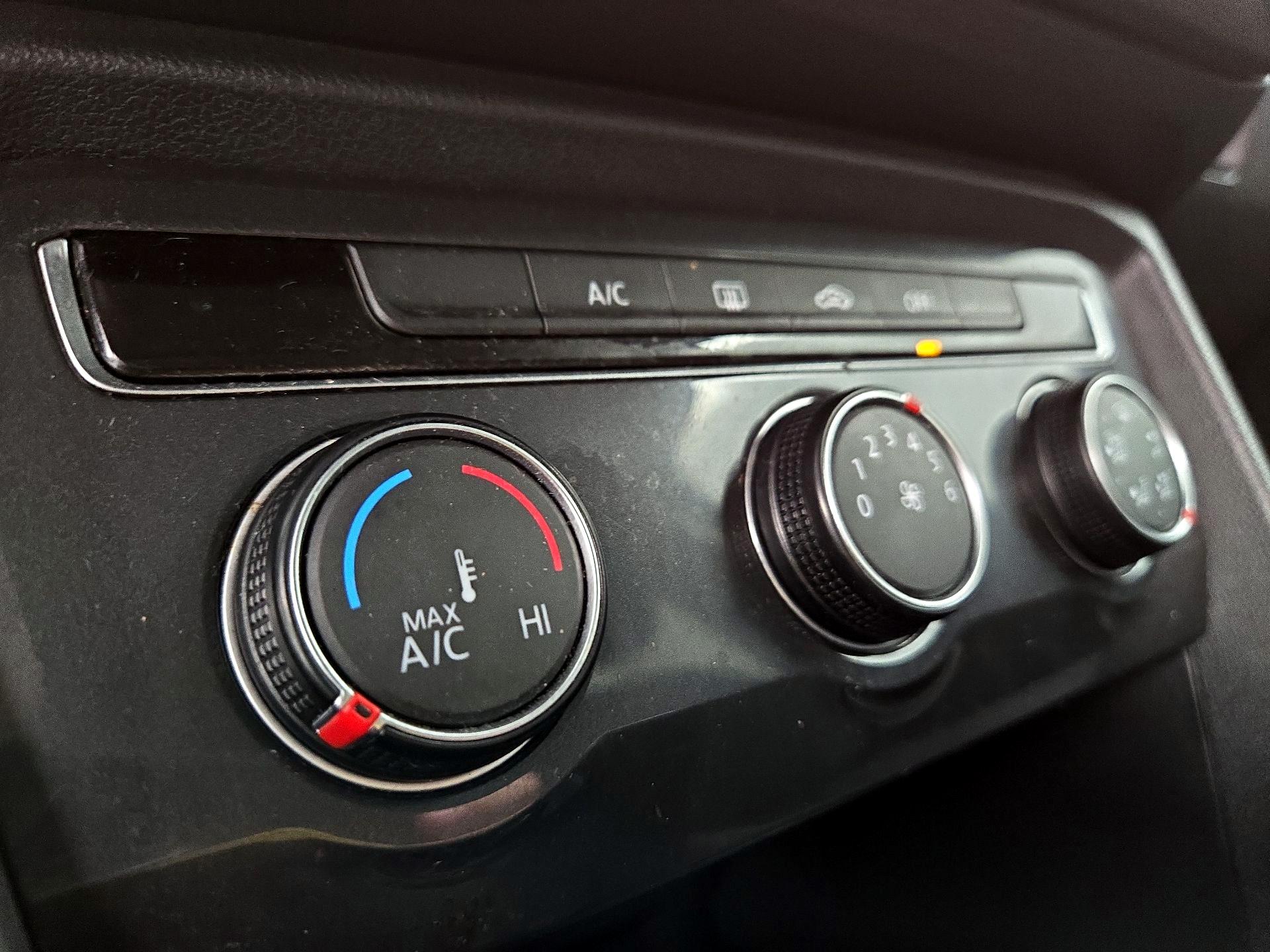 Thumbnail: 2021 Volkswagen Tiguan - 16